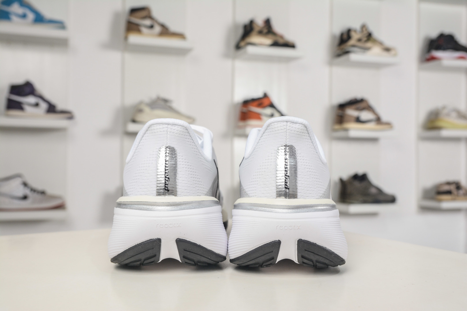 Air Zoom Pegasus 飞马42 IF1688-108