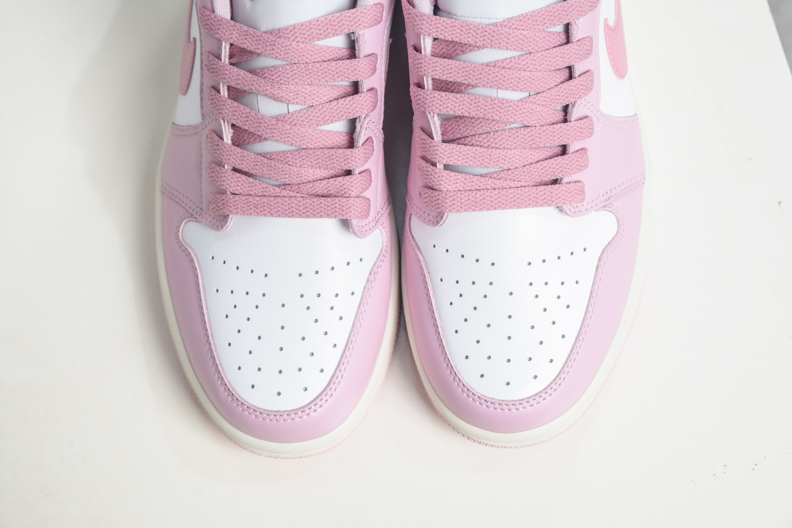 Air Jordan 1 Low 白粉 AJ1 低帮休闲板鞋 DC0774-607
