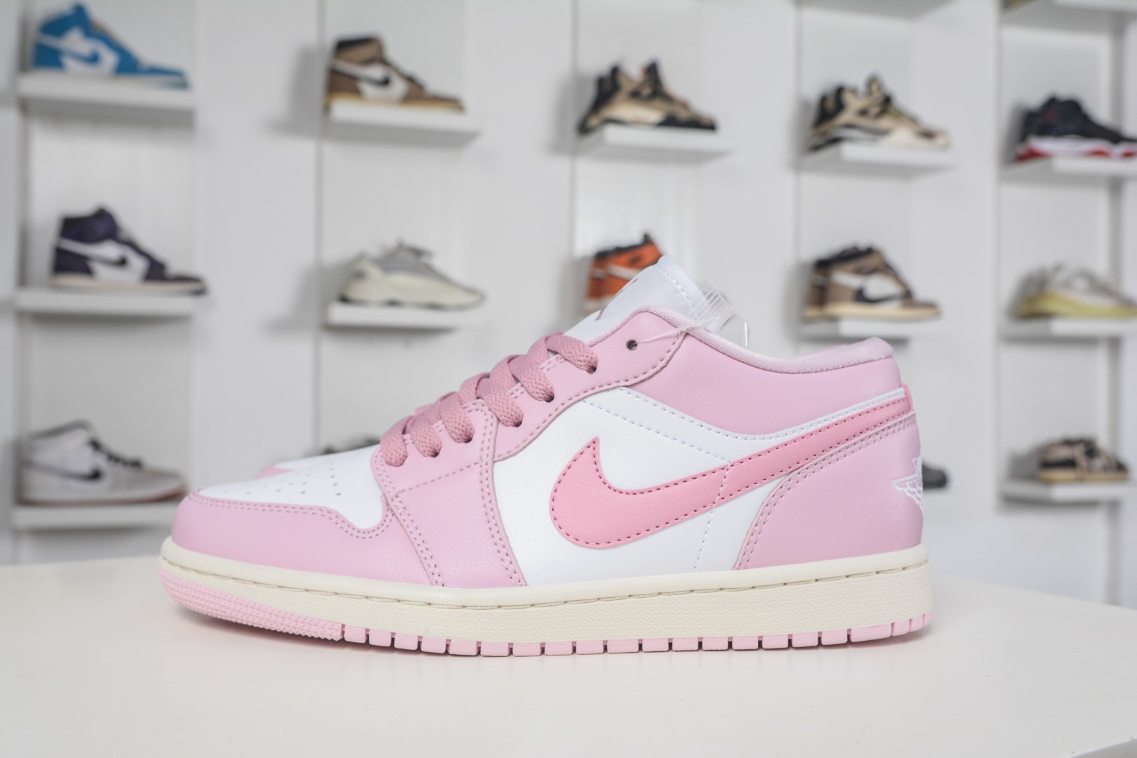 Air Jordan 1 Low AJ1 : DC0774 607
Taglia 36 36.5 37.5 38 38.5 39 40 40.5 41 42 42.5 43 44 45 46