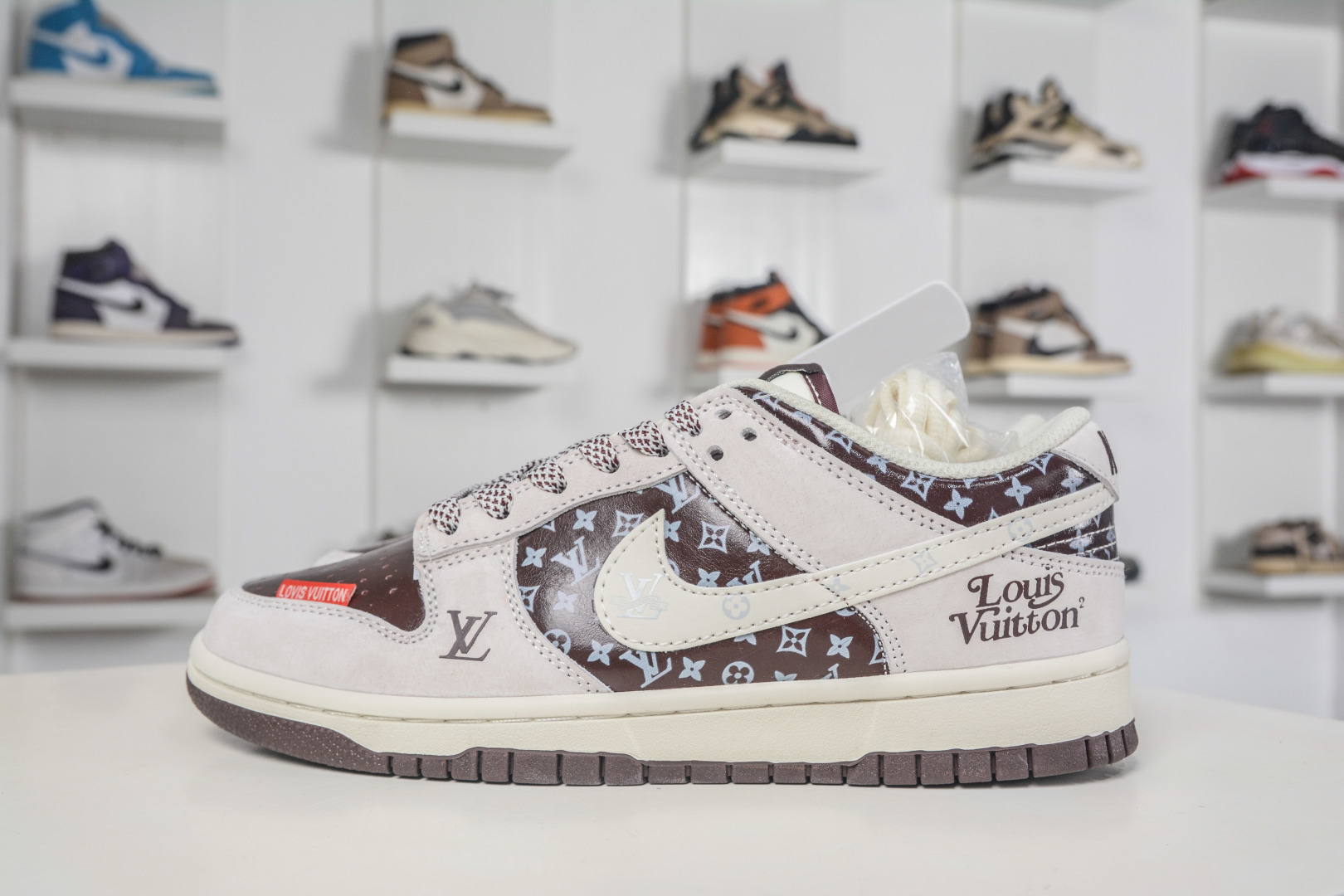 Nike SB Dunk Low x Louis Vuitton LV联名-米灰褐 DN3168-031 Nike SB Dunk Low x Louis Vuitton LV联名-米灰褐 DN3168-031