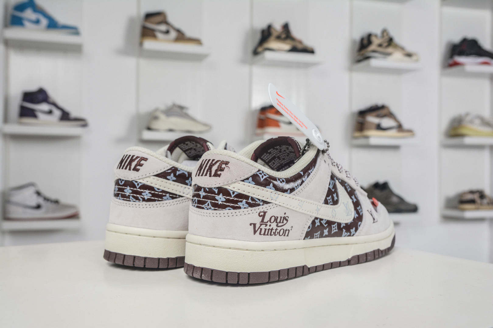 Nike SB Dunk Low x Louis Vuitton LV联名-米灰褐 DN3168-031 Nike SB Dunk Low x Louis Vuitton LV联名-米灰褐 DN3168-031
