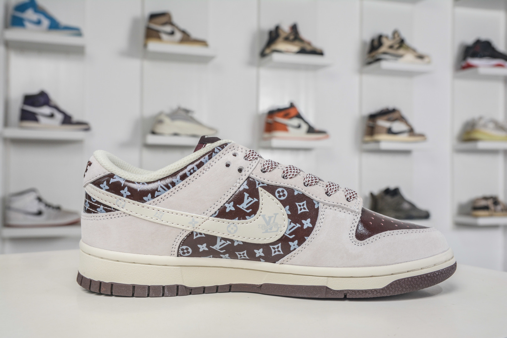Nike SB Dunk Low x Louis Vuitton LV联名-米灰褐 DN3168-031 Nike SB Dunk Low x Louis Vuitton LV联名-米灰褐 DN3168-031