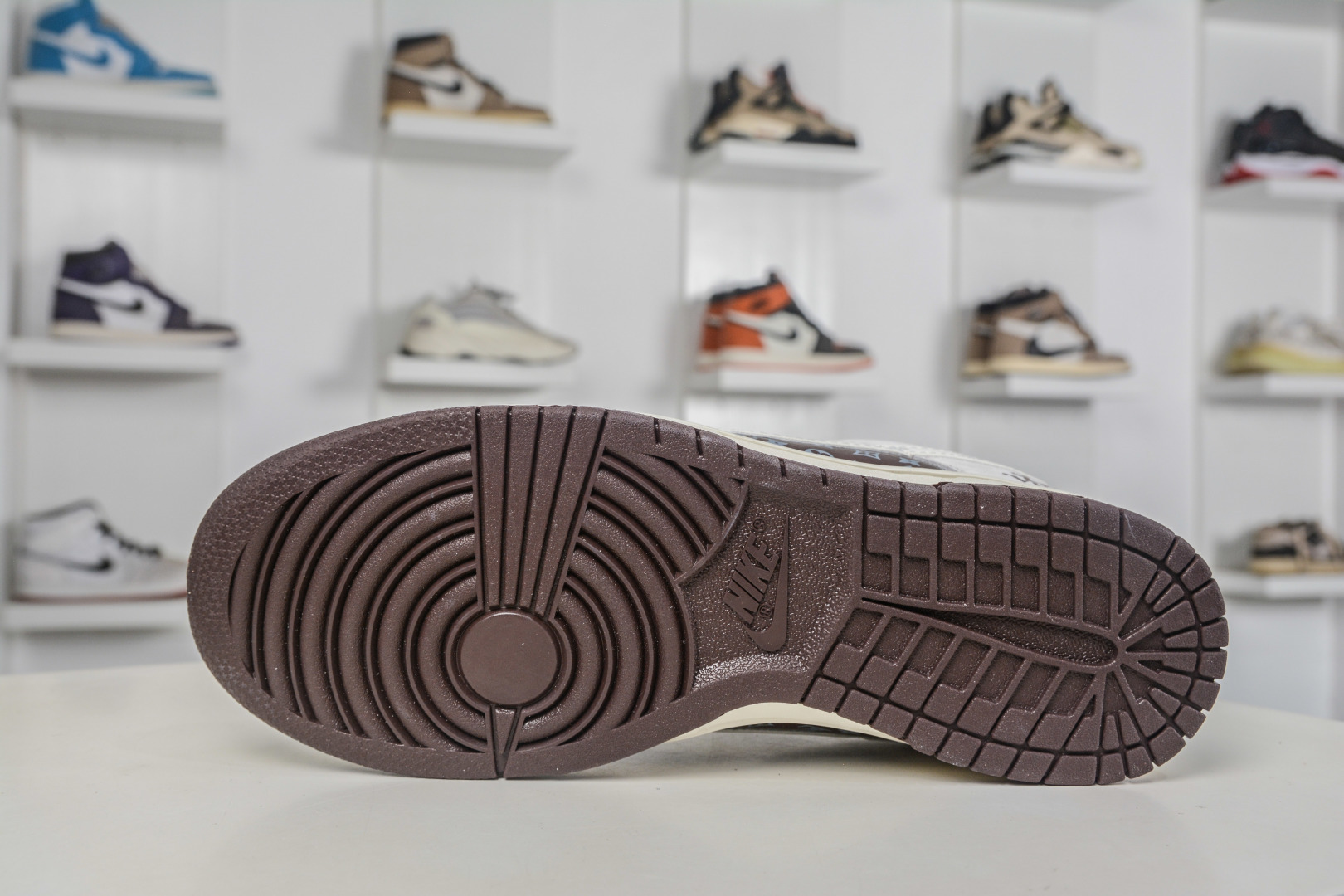 Nike SB Dunk Low x Louis Vuitton LV联名-米灰褐 DN3168-031 Nike SB Dunk Low x Louis Vuitton LV联名-米灰褐 DN3168-031