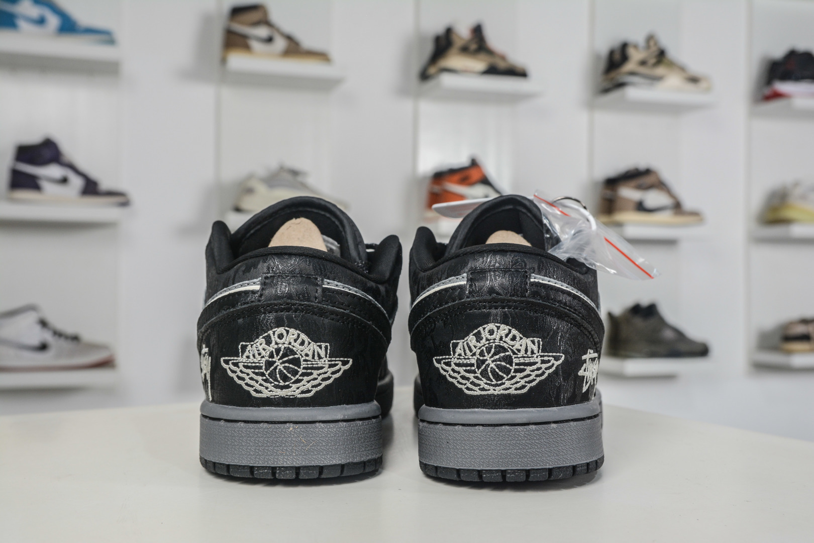 Air Jordan 1 Retro Low x Stussy 斯图西联名-黑灰 LD8888-015 Air Jordan 1 Retro Low x Stussy 斯图西联名-黑灰 LD8888-015