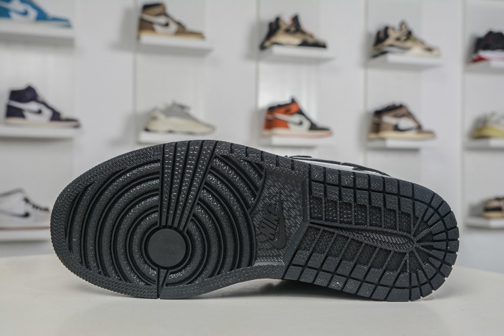 Air Jordan 1 Retro Low x Stussy 斯图西联名-黑灰 LD8888-015 Air Jordan 1 Retro Low x Stussy 斯图西联名-黑灰 LD8888-015