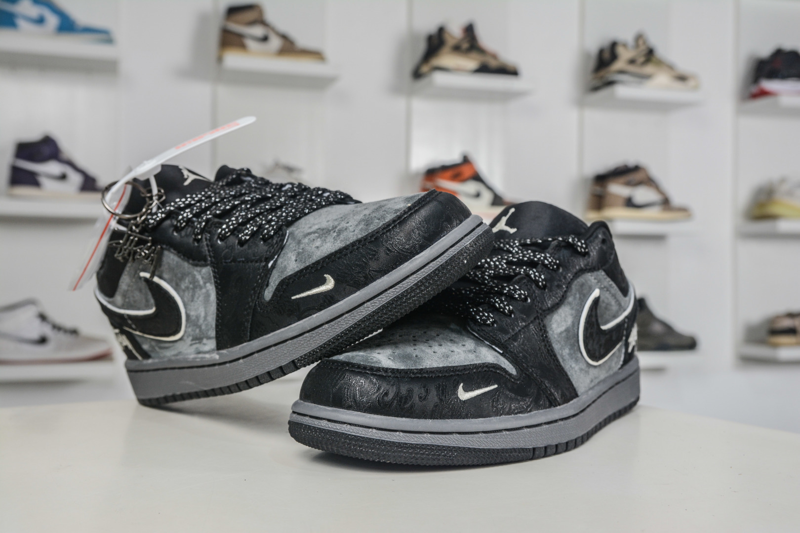 Air Jordan 1 Retro Low x Stussy 斯图西联名-黑灰 LD8888-015 Air Jordan 1 Retro Low x Stussy 斯图西联名-黑灰 LD8888-015