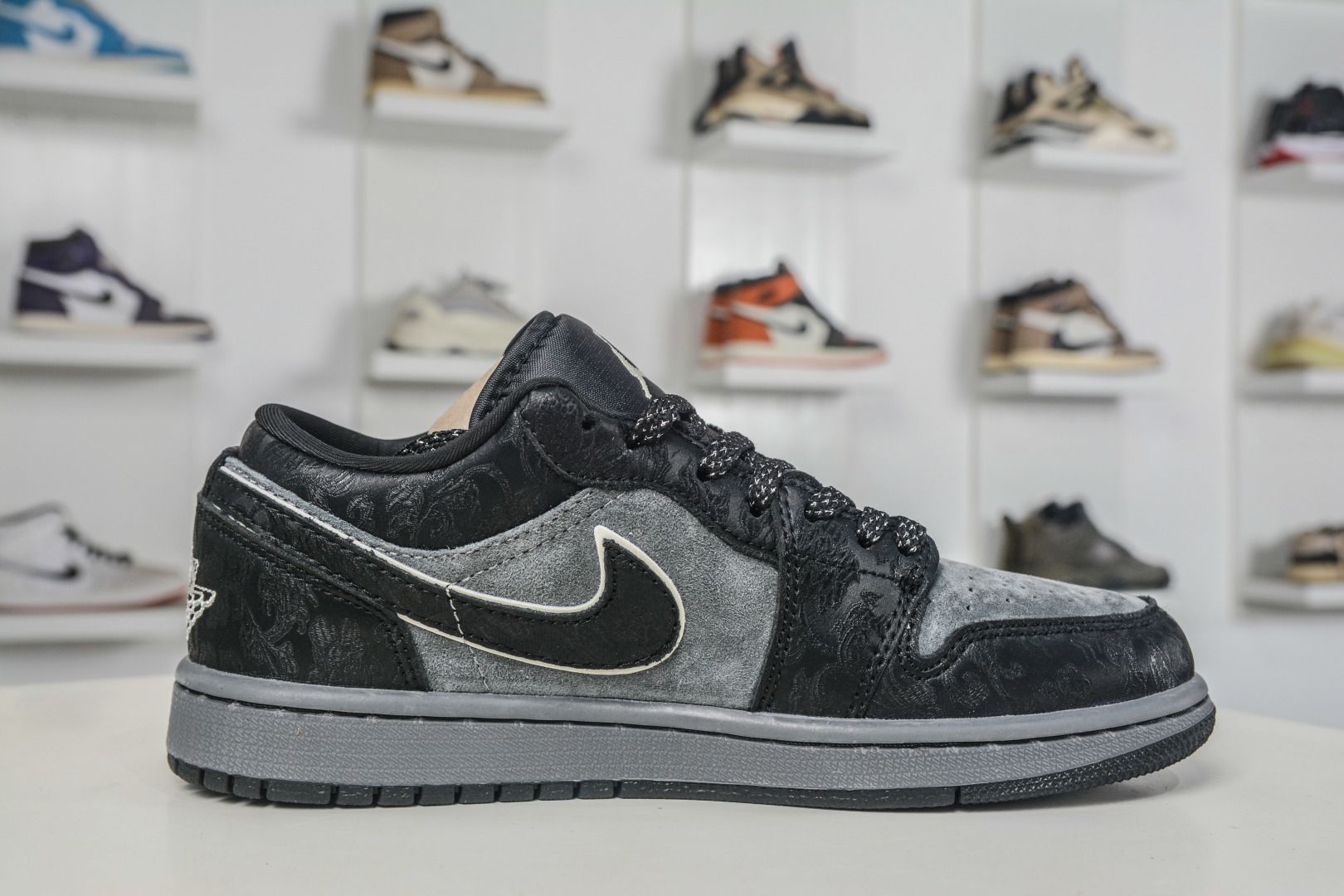 Air Jordan 1 Retro Low x Stussy 斯图西联名-黑灰 LD8888-015 Air Jordan 1 Retro Low x Stussy 斯图西联名-黑灰 LD8888-015