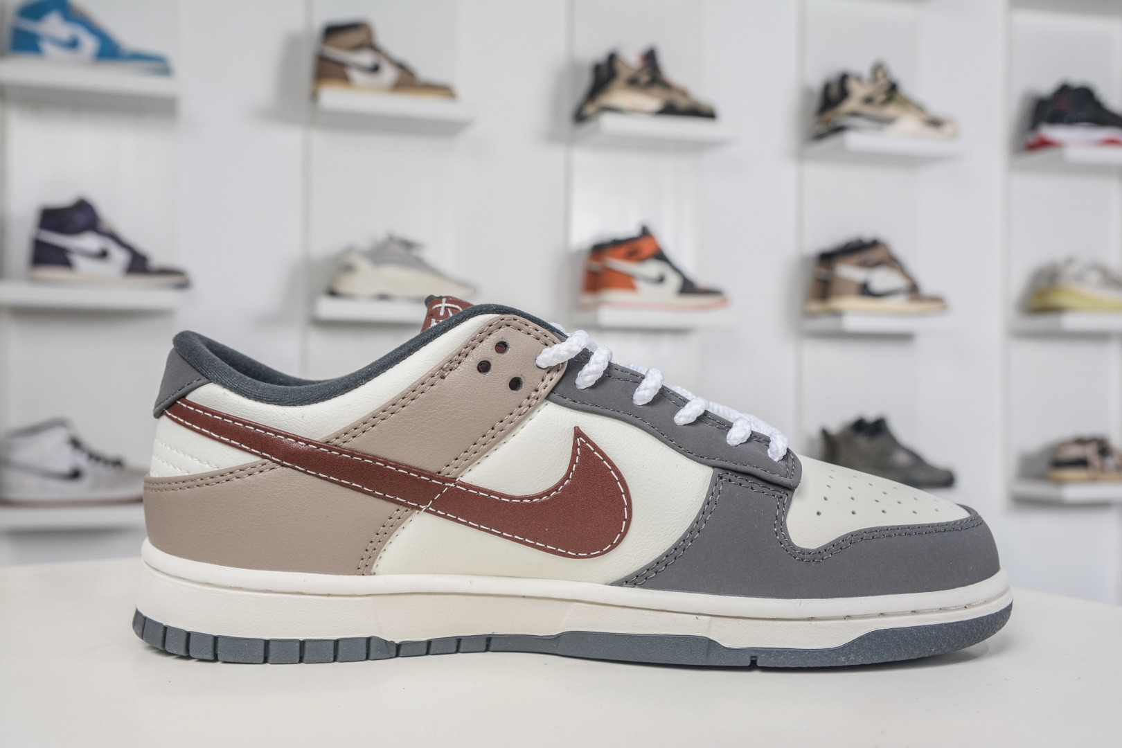 Nike SB Dunk Low 复古枫叶 猛擎制造 灰白棕 IM6670-202 Nike SB Dunk Low 复古枫叶 猛擎制造 灰白棕 IM6670-202