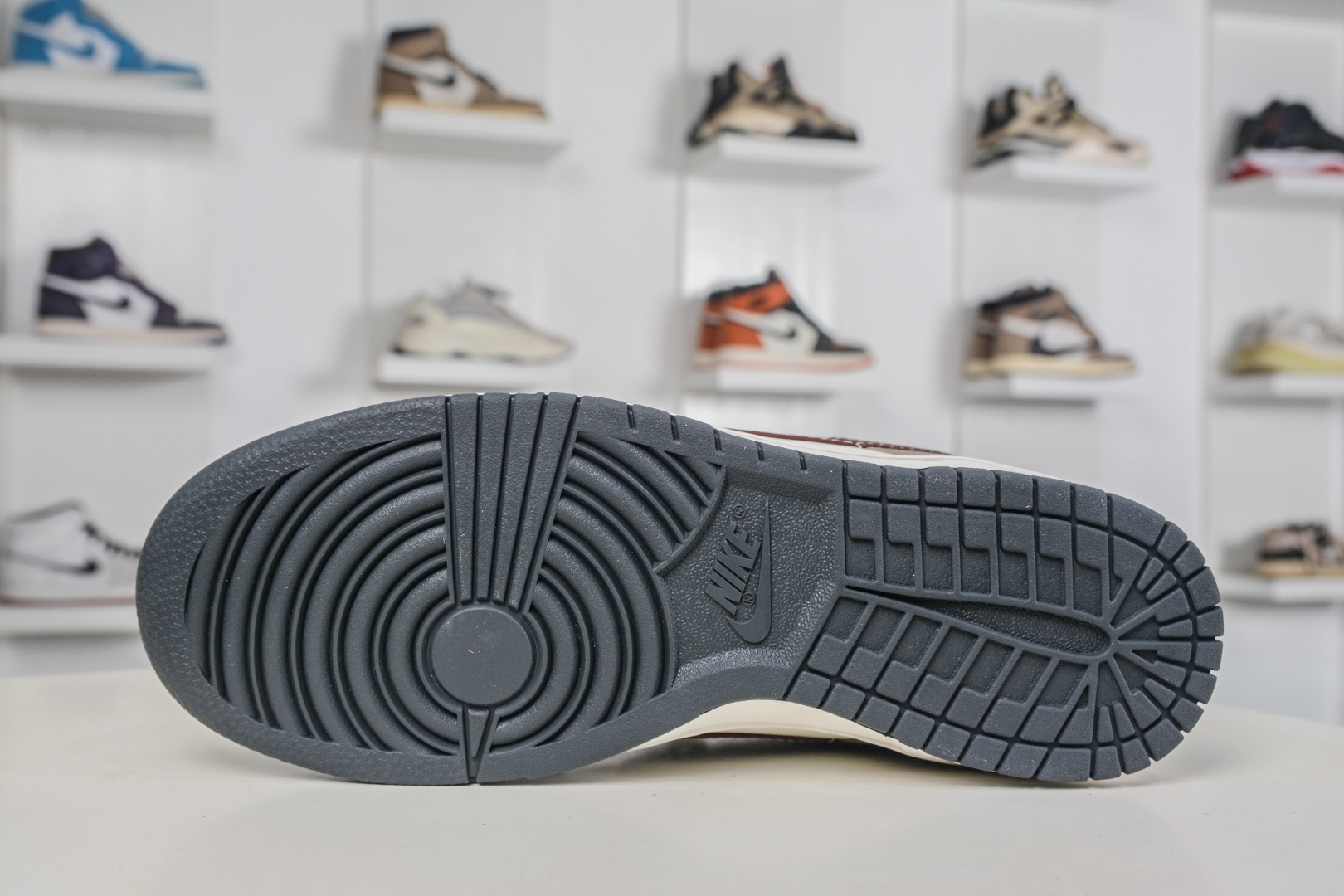 Nike SB Dunk Low 复古枫叶 猛擎制造 灰白棕 IM6670-202 Nike SB Dunk Low 复古枫叶 猛擎制造 灰白棕 IM6670-202