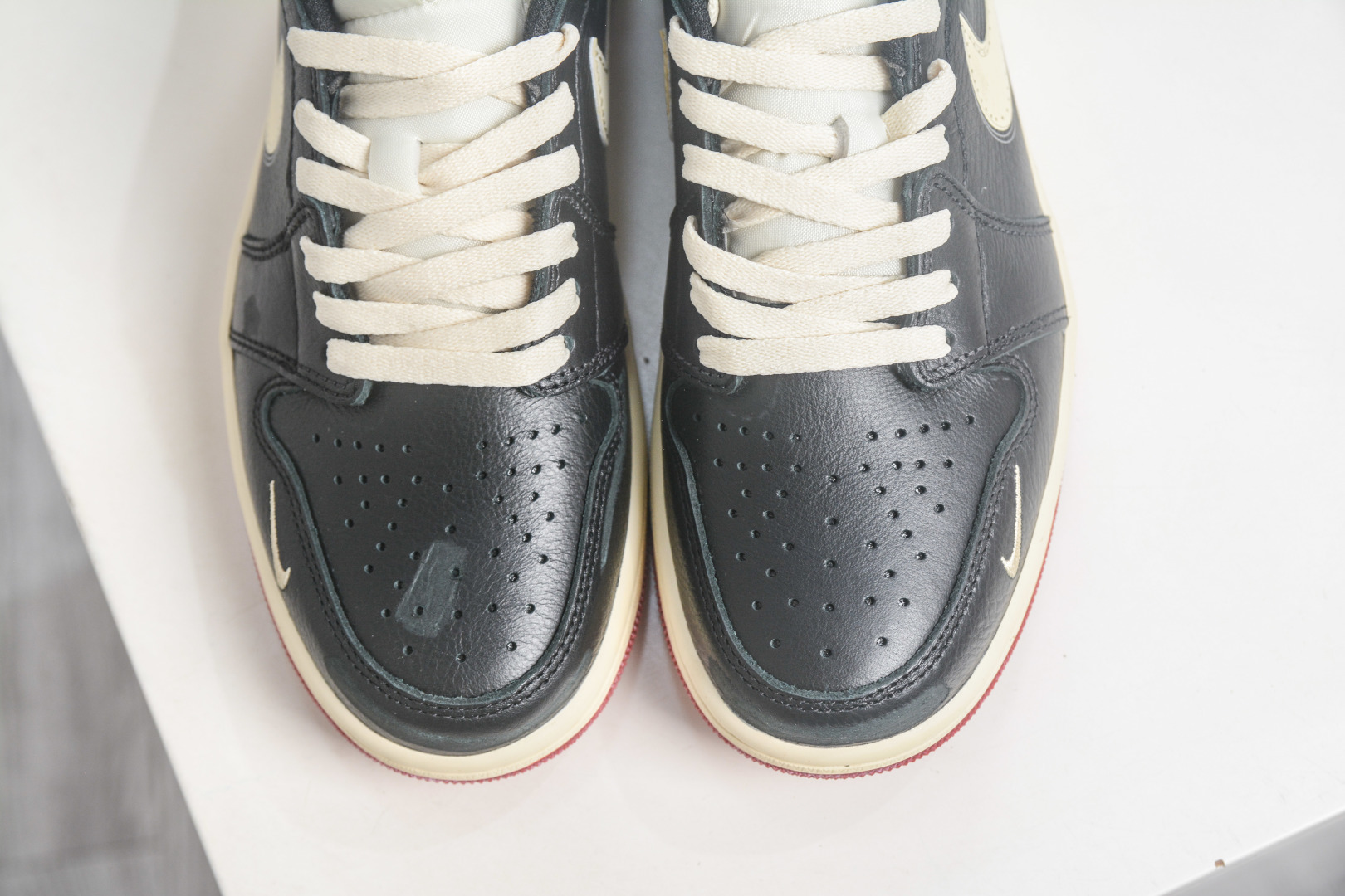 DTNigel Sylvester x Jordan Air Jordan 1 Retro Low Nitro ”Better With Time” 联名白黑红 IB8958-001 DTNigel Sylvester x Jordan Air Jordan 1 Retro Low Nitro ”Better With Time” 联名白黑红 IB8958-001