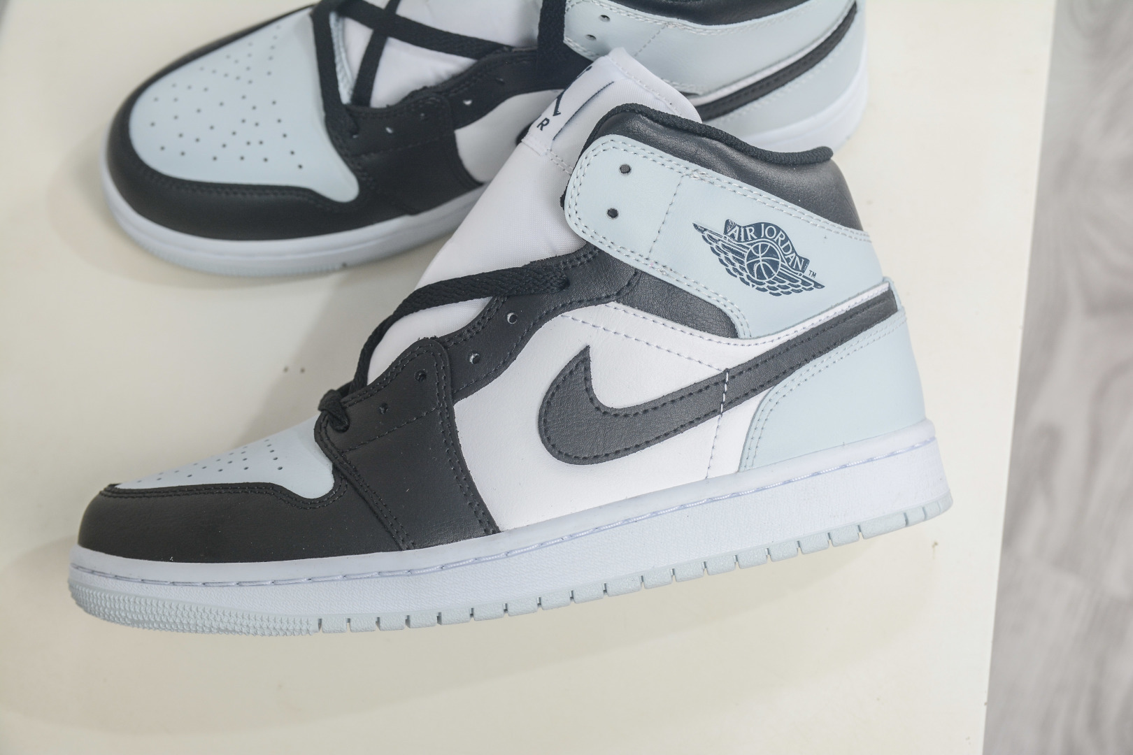 DTAir Jordan AJ1 Mid 中帮 黑白蓝 DQ8426-002 DTAir Jordan AJ1 Mid 中帮 黑白蓝 DQ8426-002