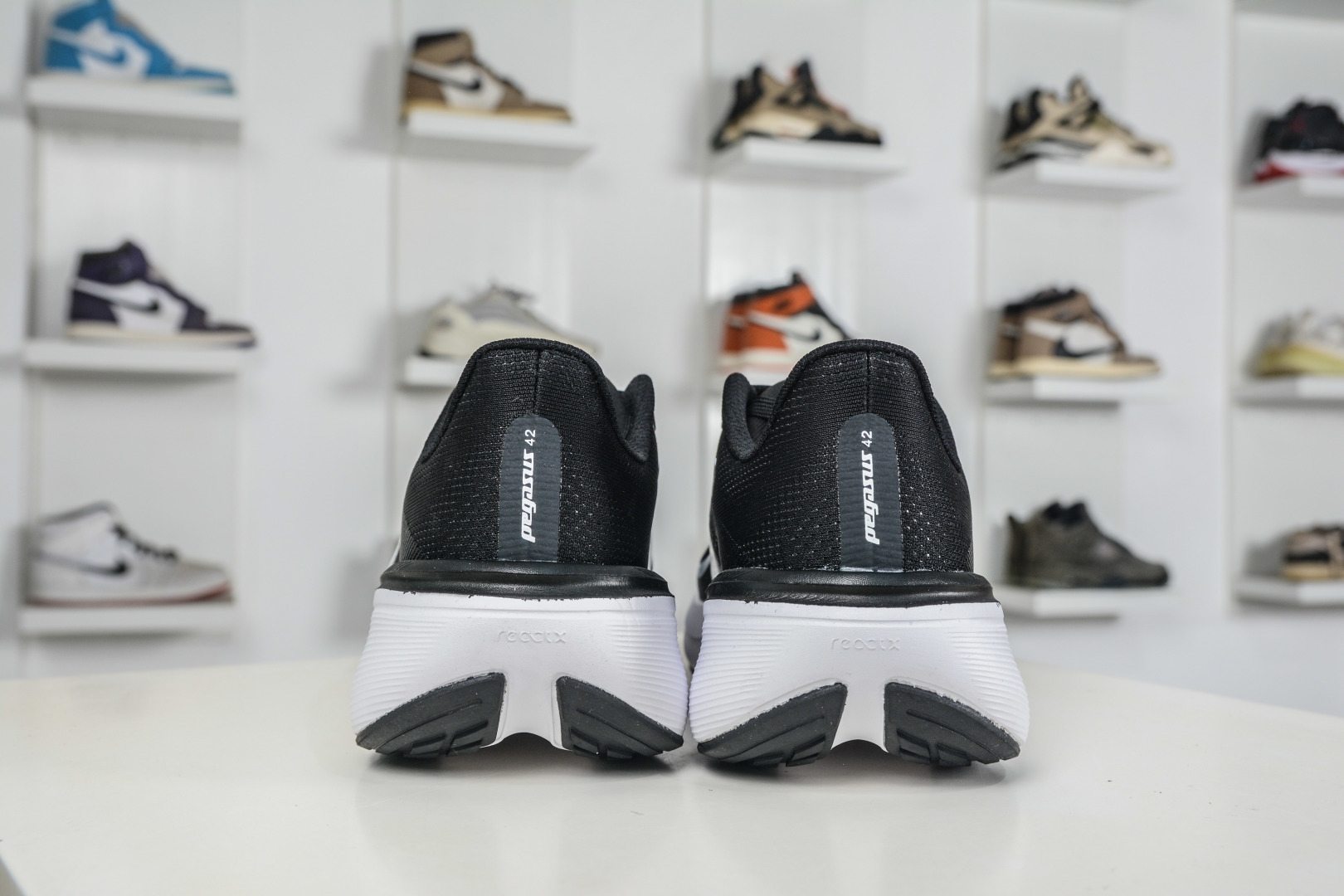 Air Zoom Pegasus 飞马42 IB1873-110 Air Zoom Pegasus 飞马42 IB1873-110