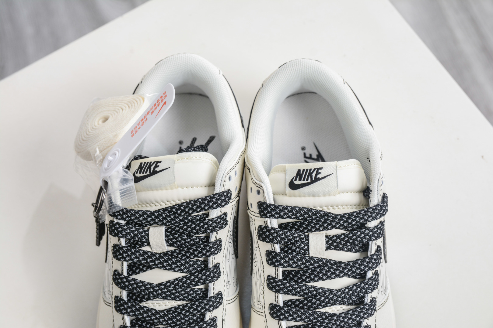Nike SB Dunk Low x NIKE 耐克联名-米黑多小勾 HH7518-094 Nike SB Dunk Low x NIKE 耐克联名-米黑多小勾 HH7518-094