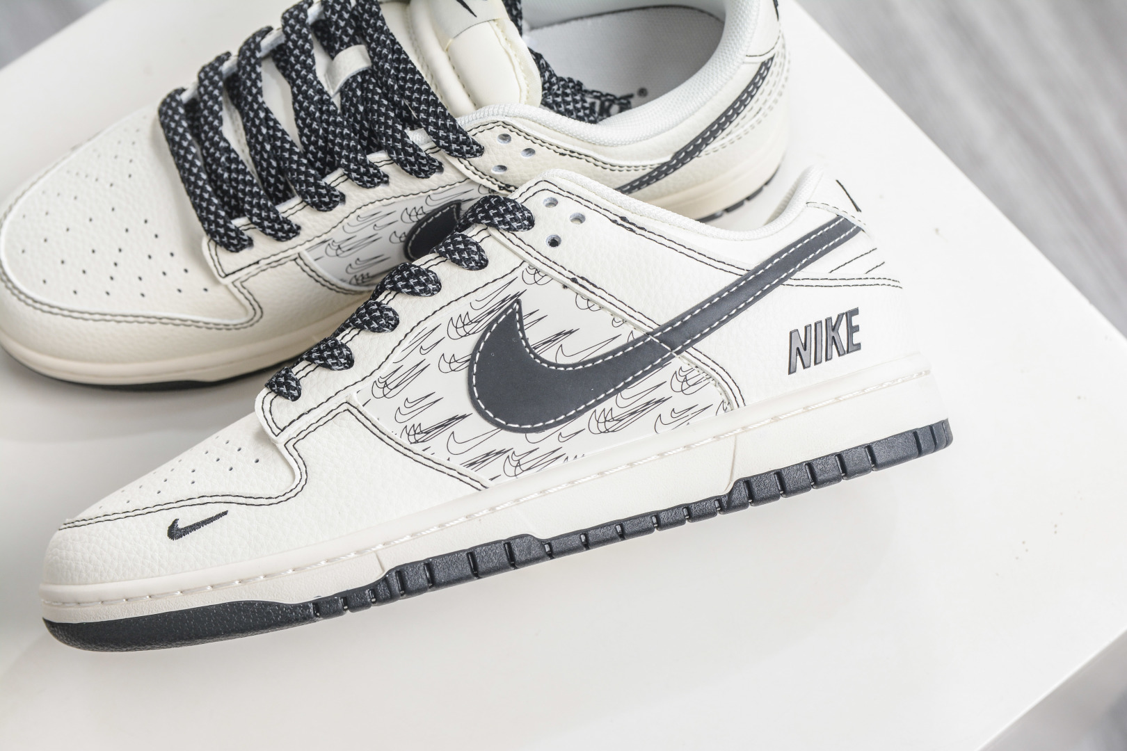 Nike SB Dunk Low x NIKE 耐克联名-米黑多小勾 HH7518-094 Nike SB Dunk Low x NIKE 耐克联名-米黑多小勾 HH7518-094