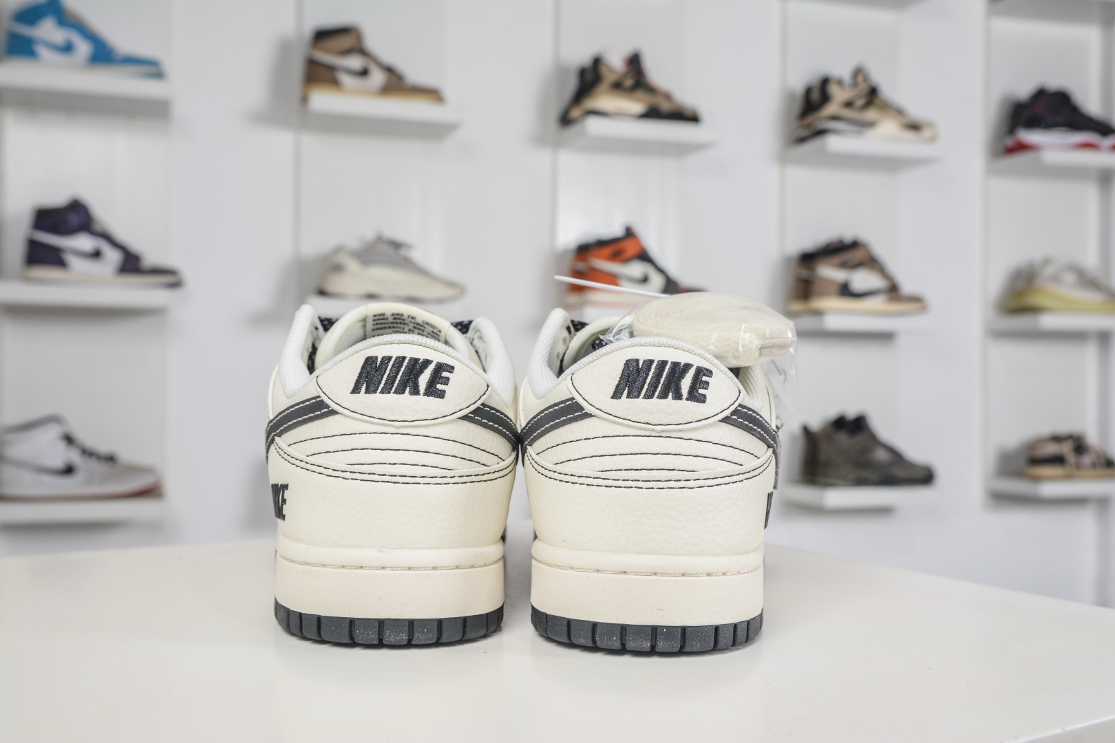 Nike SB Dunk Low x NIKE 耐克联名-米黑多小勾 HH7518-094 Nike SB Dunk Low x NIKE 耐克联名-米黑多小勾 HH7518-094
