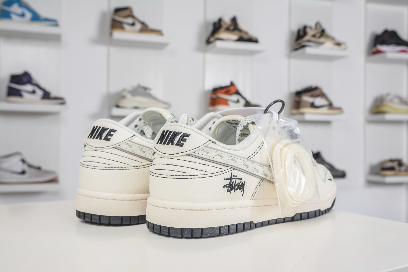 Nike SB Dunk Low X Stussy 斯图西联名-米黑线灰银 HH7518-097 Nike SB Dunk Low X Stussy 斯图西联名-米黑线灰银 HH7518-097