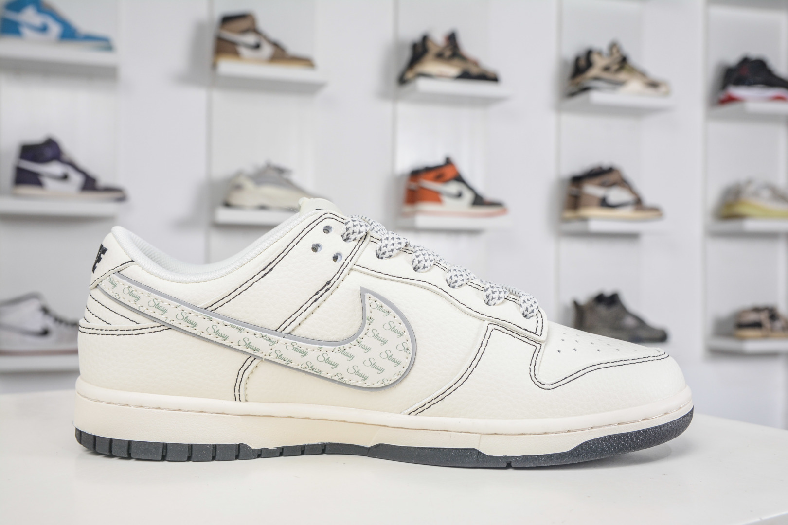 Nike SB Dunk Low X Stussy 斯图西联名-米黑线灰银 HH7518-097 Nike SB Dunk Low X Stussy 斯图西联名-米黑线灰银 HH7518-097