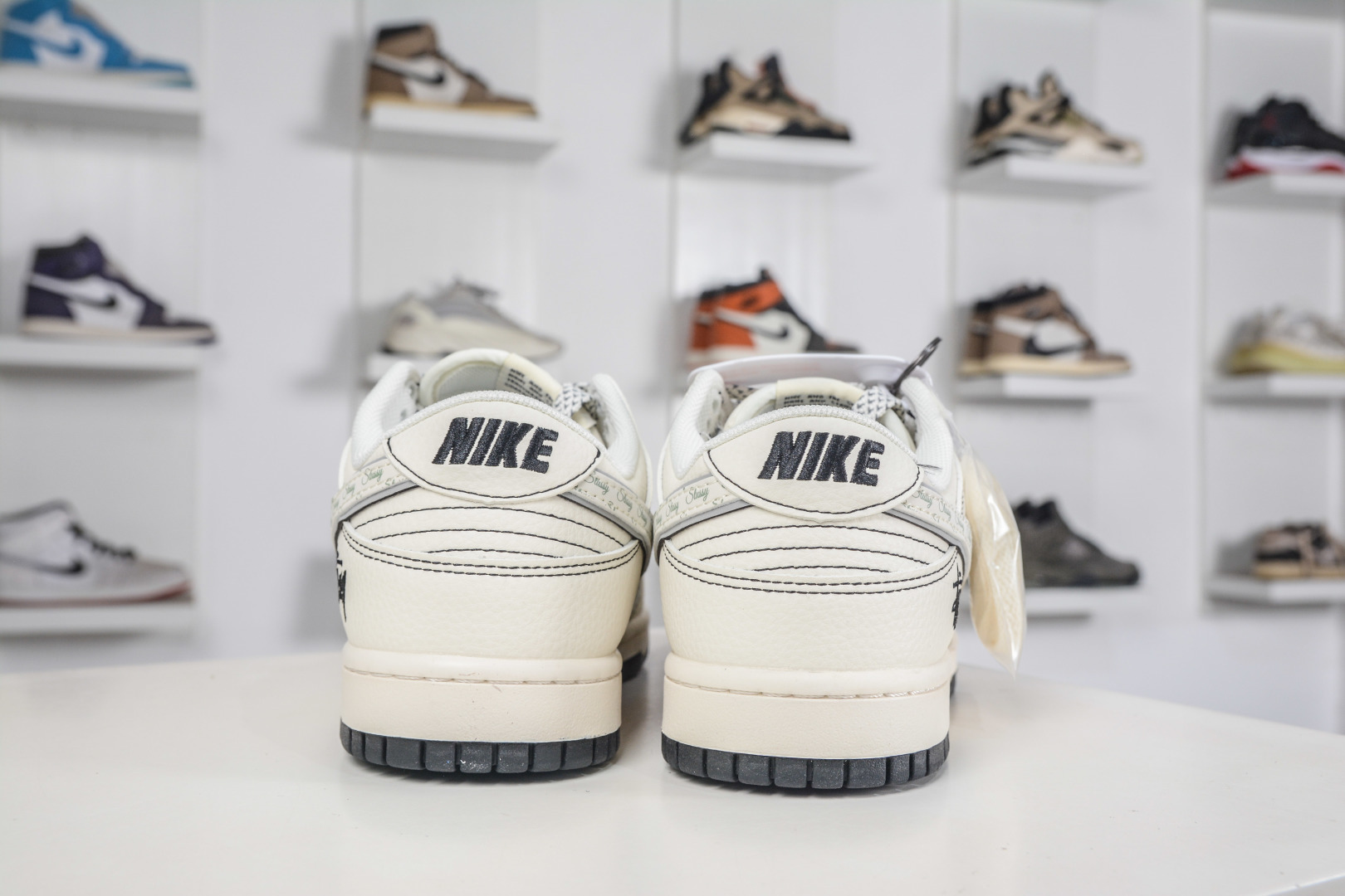 Nike SB Dunk Low X Stussy 斯图西联名-米黑线灰银 HH7518-097 Nike SB Dunk Low X Stussy 斯图西联名-米黑线灰银 HH7518-097
