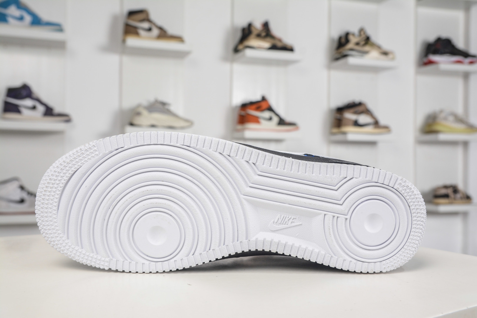 Nike Air Force 1 Low 07 x Supreme SUP联名-白黑 KJ1688-027 Nike Air Force 1 Low 07 x Supreme SUP联名-白黑 KJ1688-027