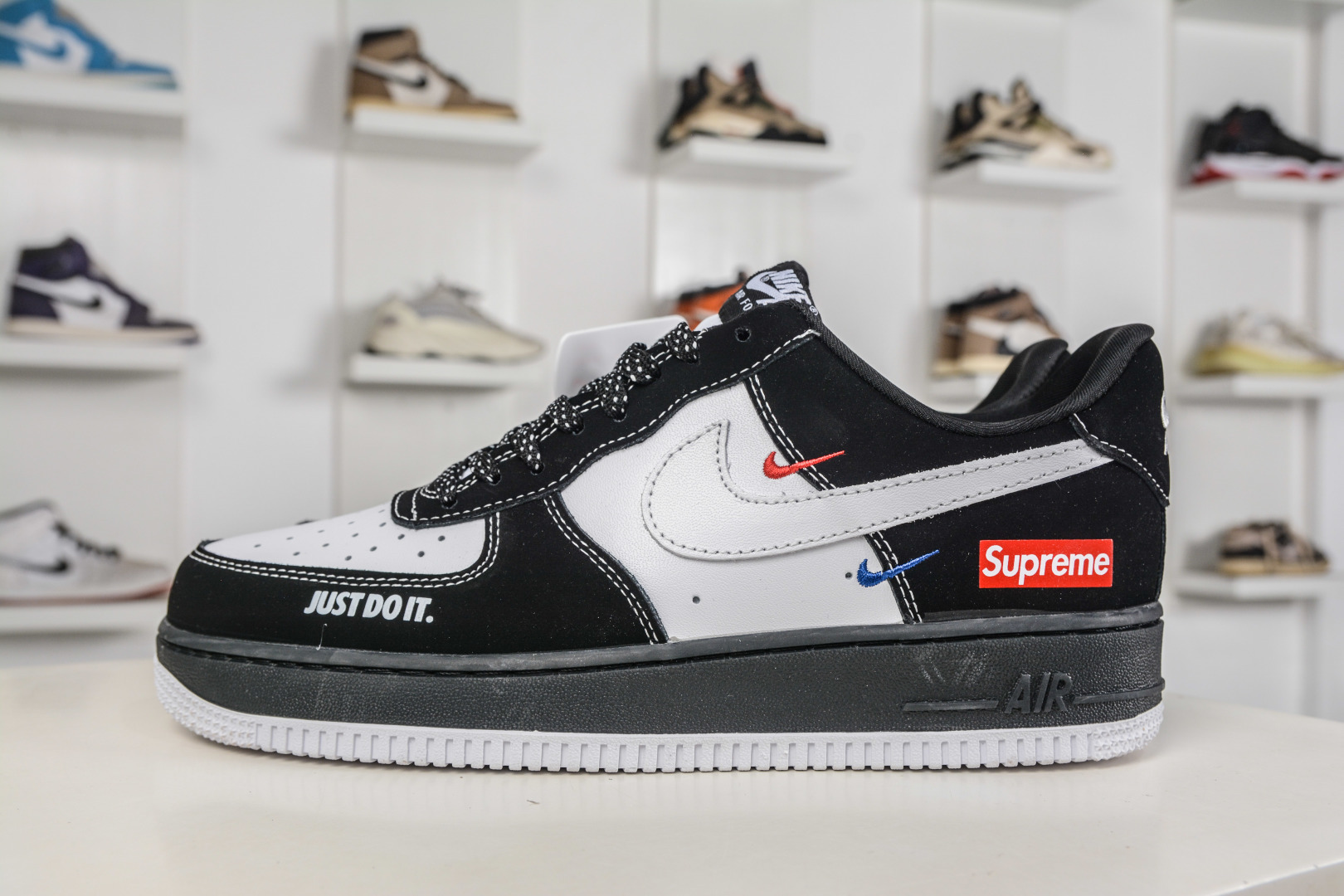 Nike Air Force 1 Low 07 x Supreme SUP联名-白黑 KJ1688-027 Nike Air Force 1 Low 07 x Supreme SUP联名-白黑 KJ1688-027