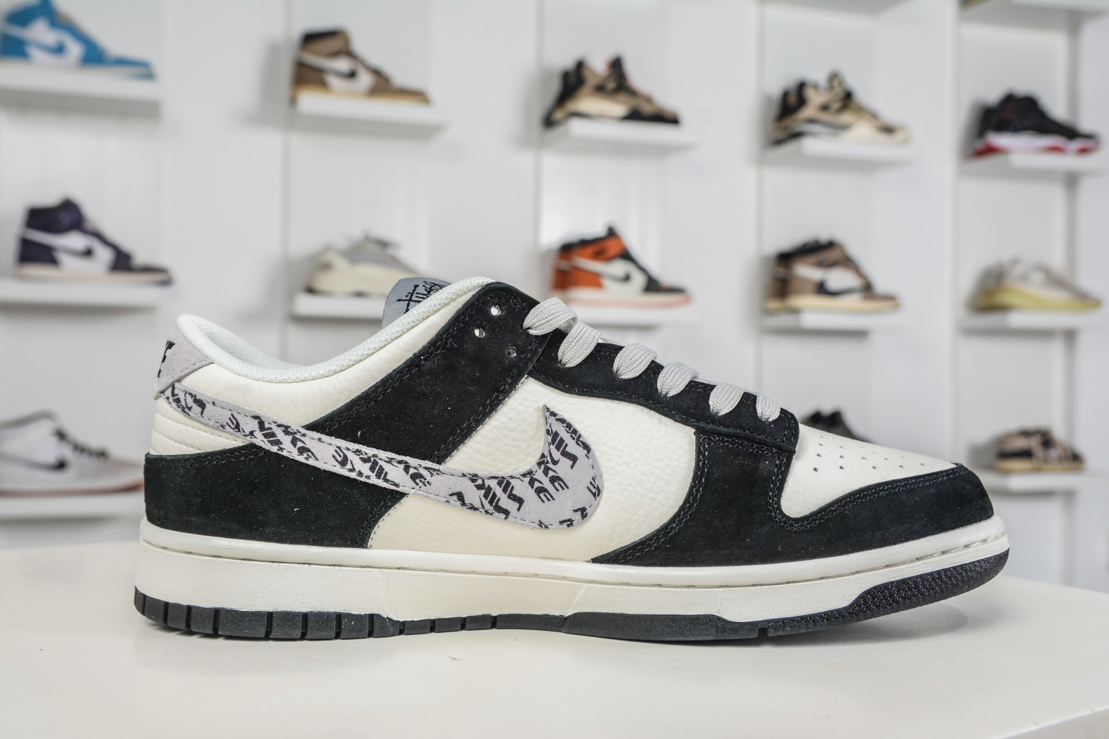 Nike SB Dunk Low X Stussy 斯图西联名—米白黑 XZ5899-111