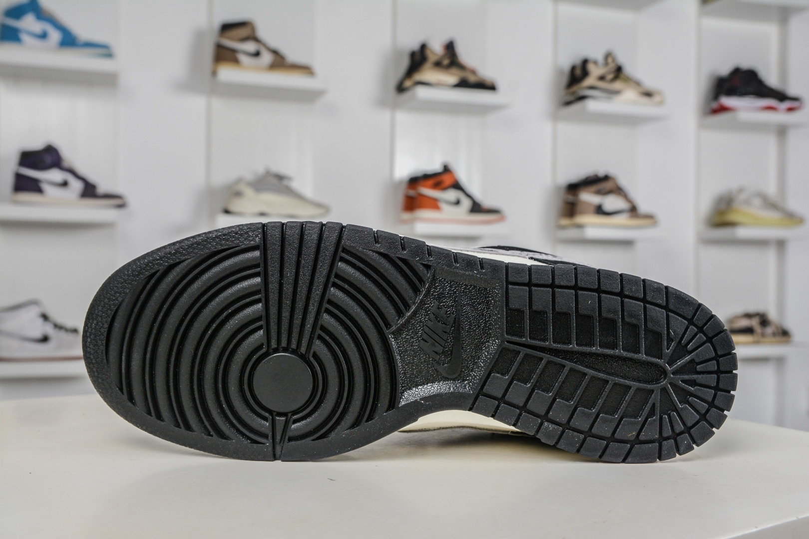 Nike SB Dunk Low X Stussy 斯图西联名—米白黑 XZ5899-111