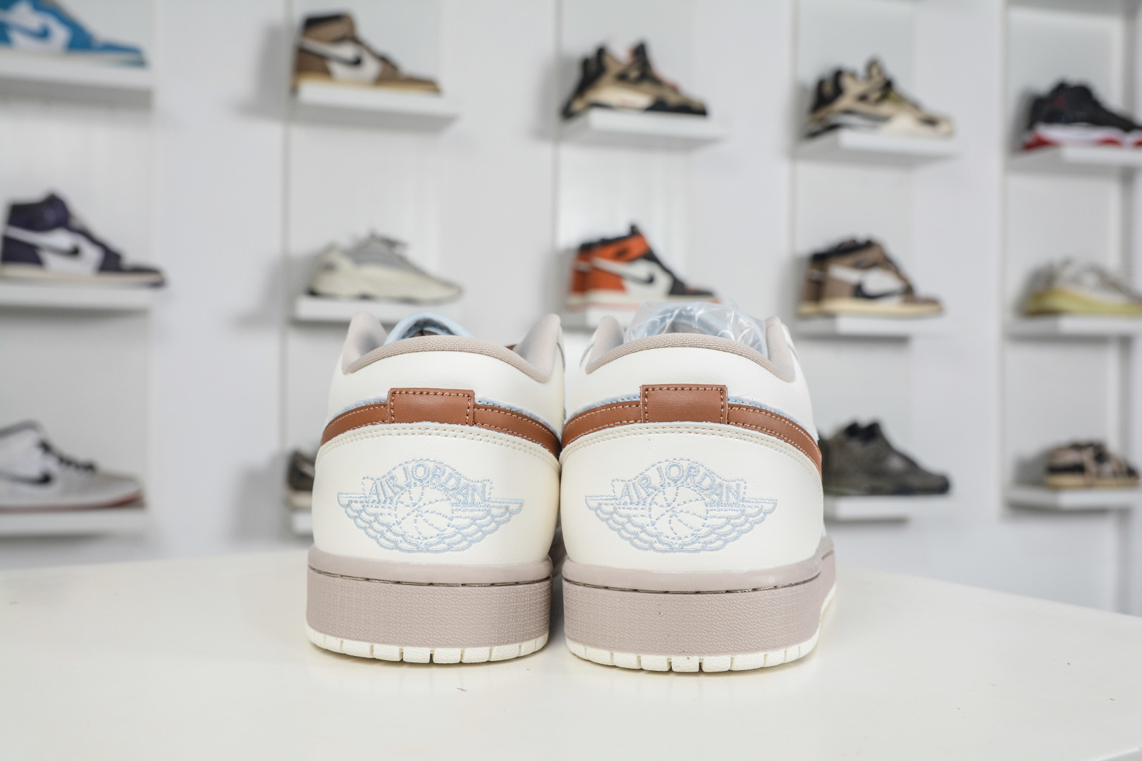 Air Jordan 1 Low 条纹白蓝 AJ1 低帮休闲板鞋 IR7553-422 Air Jordan 1 Low 条纹白蓝 AJ1 低帮休闲板鞋 IR7553-422