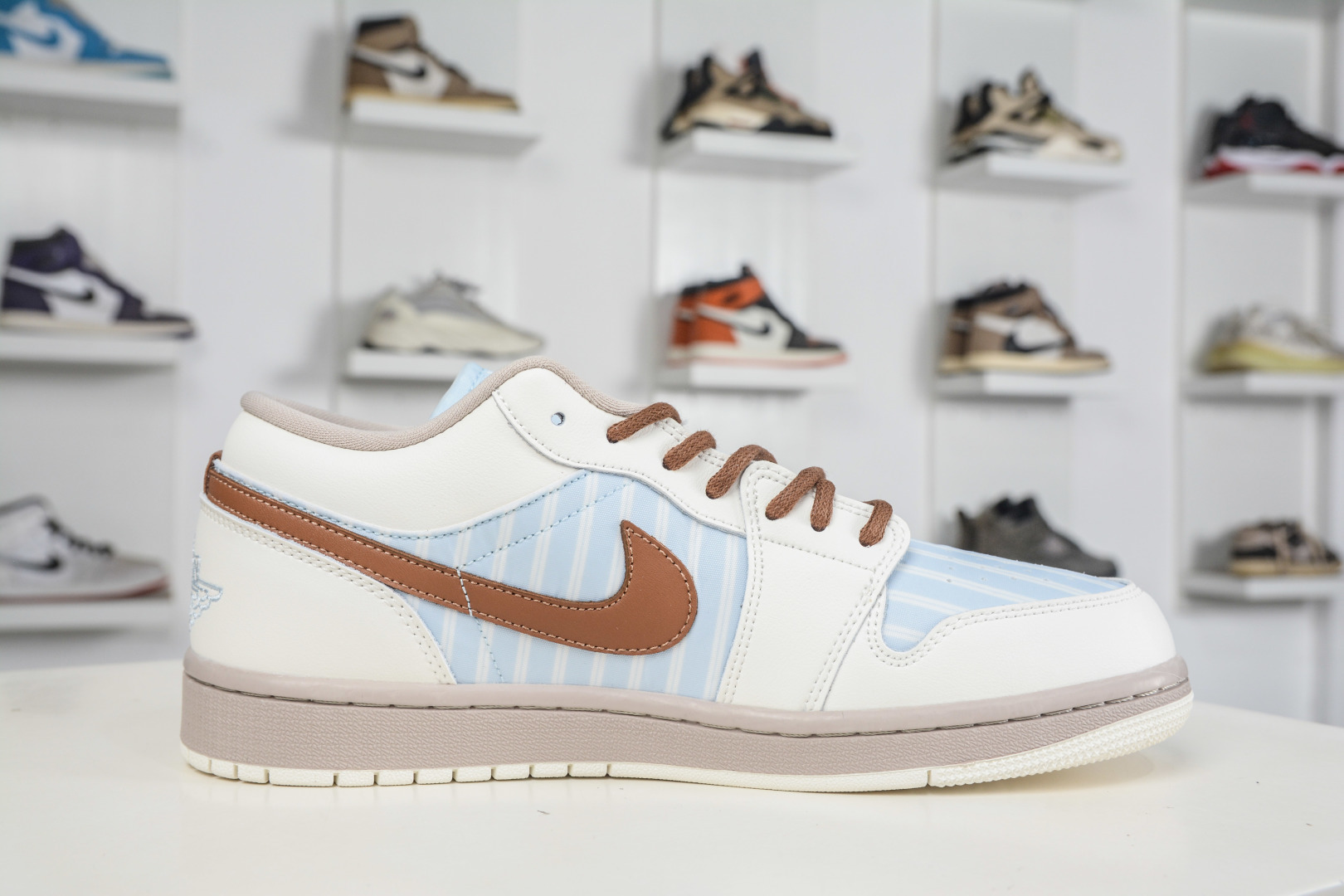 Air Jordan 1 Low 条纹白蓝 AJ1 低帮休闲板鞋 IR7553-422 Air Jordan 1 Low 条纹白蓝 AJ1 低帮休闲板鞋 IR7553-422