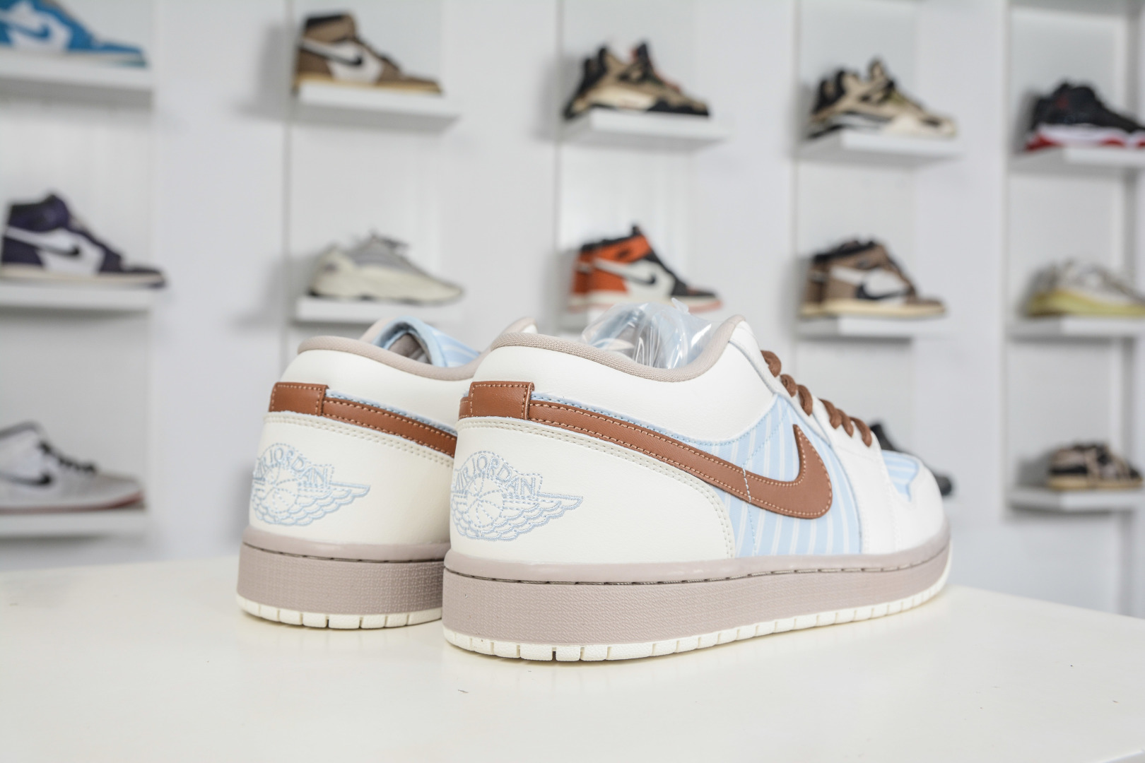 Air Jordan 1 Low 条纹白蓝 AJ1 低帮休闲板鞋 IR7553-422 Air Jordan 1 Low 条纹白蓝 AJ1 低帮休闲板鞋 IR7553-422