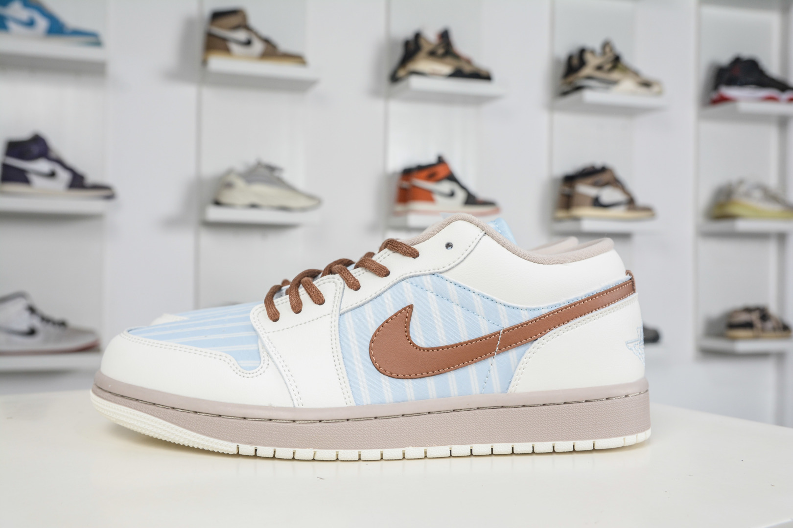 Air Jordan 1 Low 条纹白蓝 AJ1 低帮休闲板鞋 IR7553-422 Air Jordan 1 Low 条纹白蓝 AJ1 低帮休闲板鞋 IR7553-422