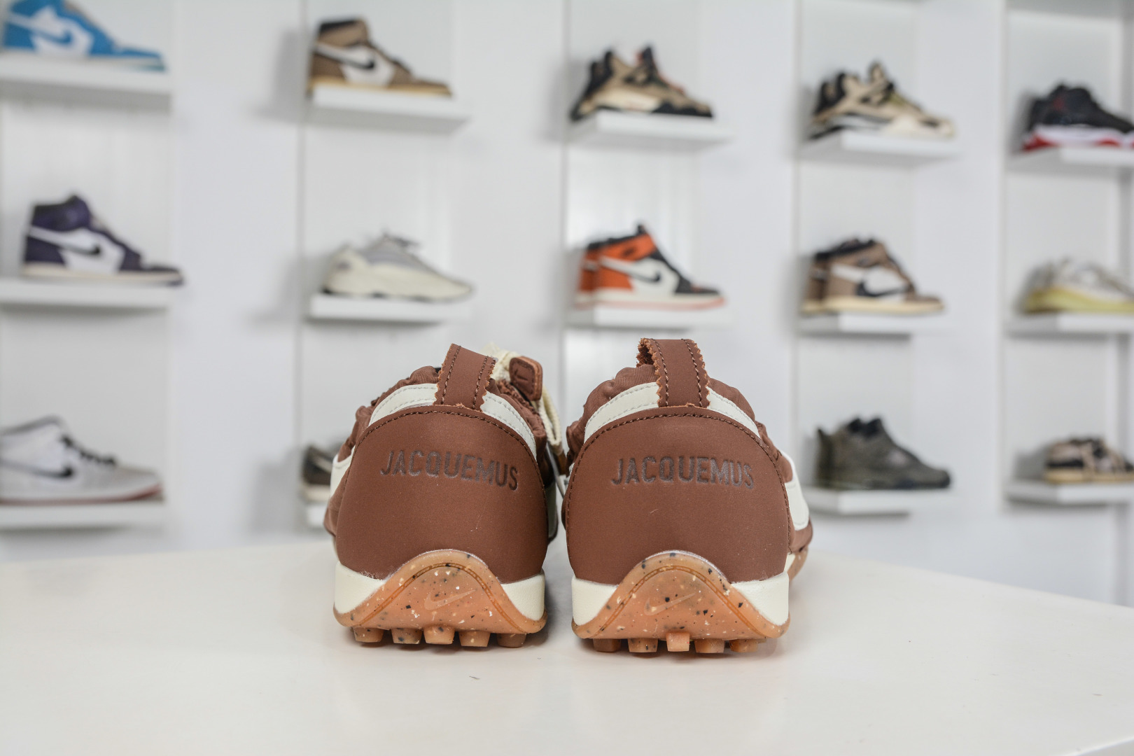 Jacquemus x Nike Jacumoon 耐克 柔软舒适防滑耐磨 低帮休闲板鞋 HV8547-200 Jacquemus x Nike Jacumoon 耐克 柔软舒适防滑耐磨 低帮休闲板鞋 HV8547-200