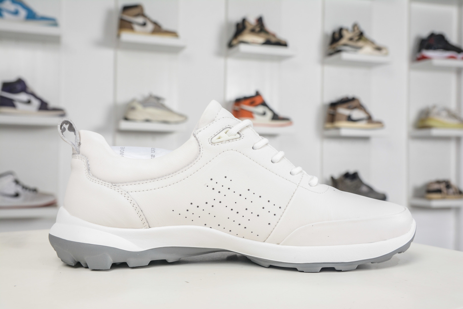 ECCO爱步男鞋真皮四季鞋 健步系列运动鞋休闲跑步鞋 890418-010 ECCO爱步男鞋真皮四季鞋 健步系列运动鞋休闲跑步鞋 890418-010