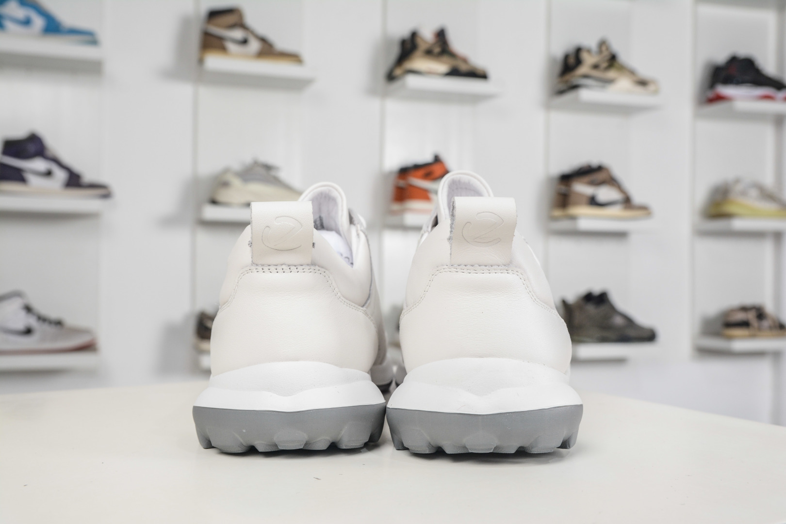 ECCO爱步男鞋真皮四季鞋 健步系列运动鞋休闲跑步鞋 890418-010 ECCO爱步男鞋真皮四季鞋 健步系列运动鞋休闲跑步鞋 890418-010