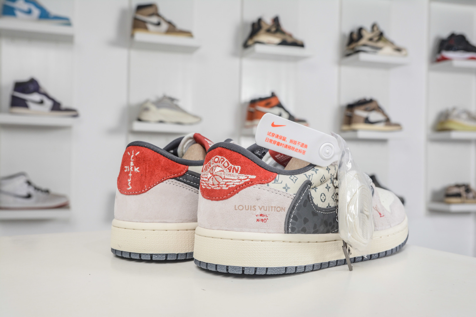 TS x Air Jordan x Louis Vuitton AJ1 Low 倒钩低帮LV联名-灰白 XS2025 DF25 TS x Air Jordan x Louis Vuitton AJ1 Low 倒钩低帮LV联名-灰白 XS2025 DF25