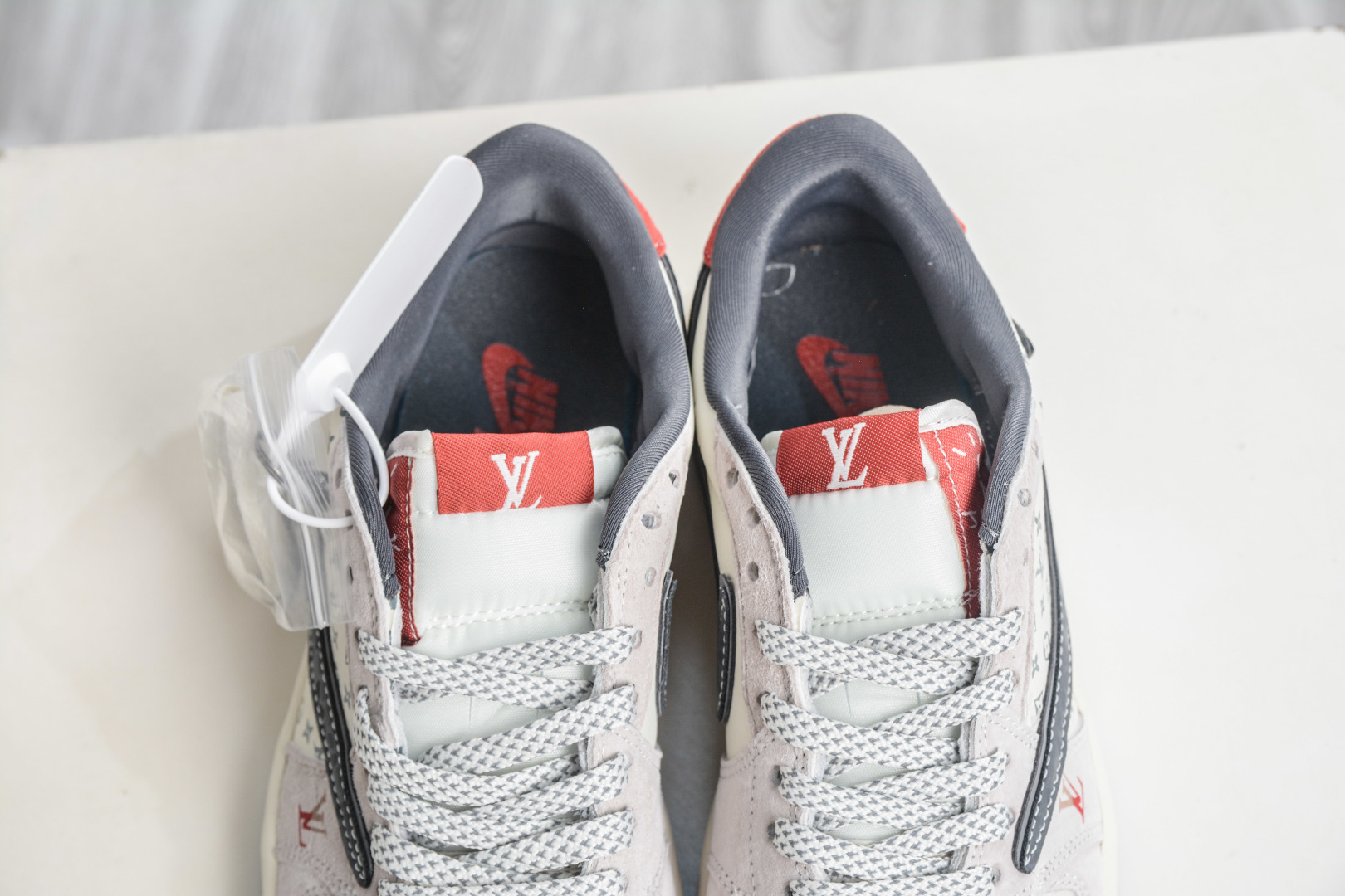 TS x Air Jordan x Louis Vuitton AJ1 Low 倒钩低帮LV联名-灰白 XS2025 DF25 TS x Air Jordan x Louis Vuitton AJ1 Low 倒钩低帮LV联名-灰白 XS2025 DF25