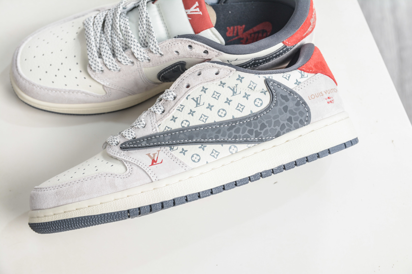 TS x Air Jordan x Louis Vuitton AJ1 Low 倒钩低帮LV联名-灰白 XS2025 DF25 TS x Air Jordan x Louis Vuitton AJ1 Low 倒钩低帮LV联名-灰白 XS2025 DF25