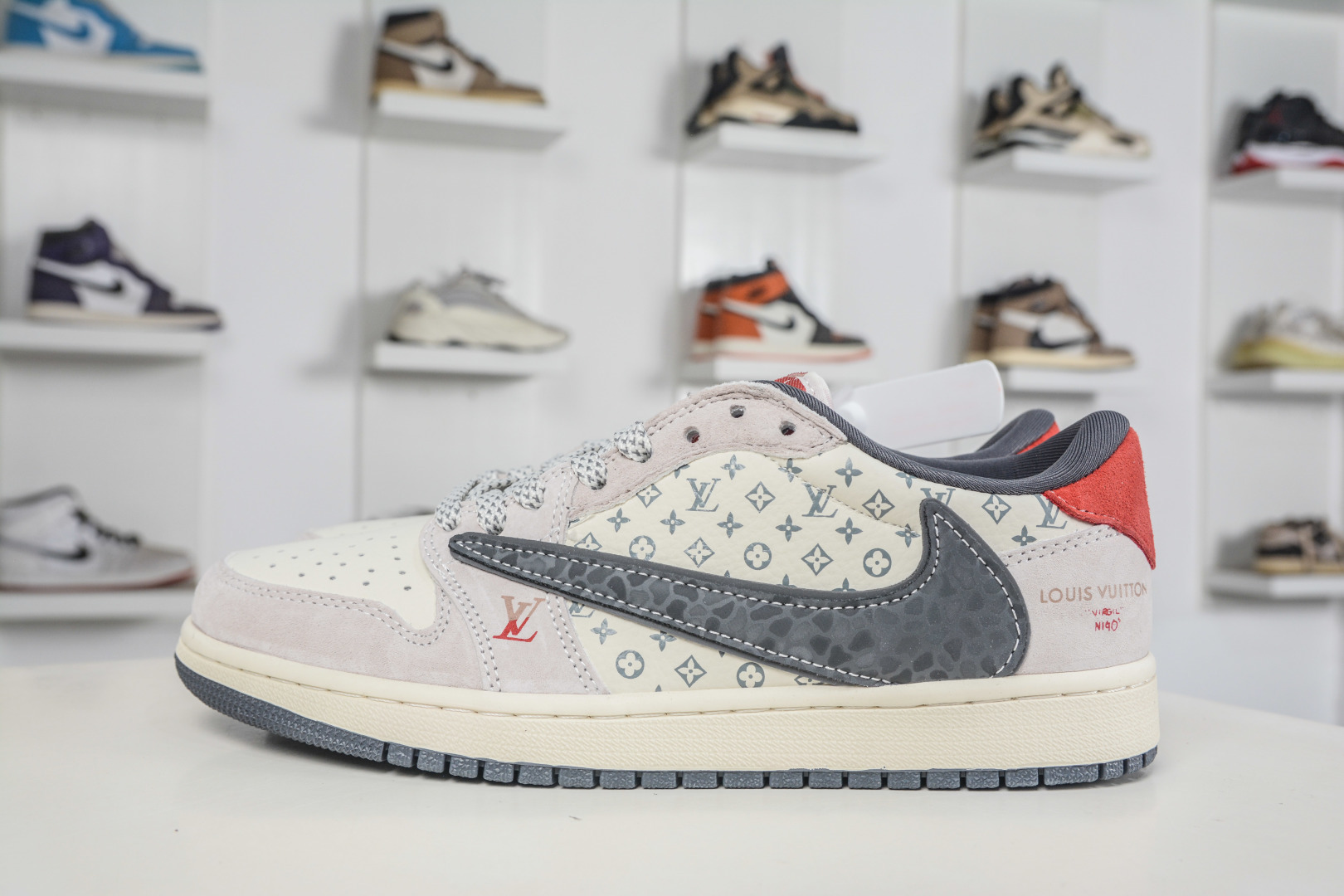TS x Air Jordan x Louis Vuitton AJ1 Low 倒钩低帮LV联名-灰白 XS2025 DF25 TS x Air Jordan x Louis Vuitton AJ1 Low 倒钩低帮LV联名-灰白 XS2025 DF25