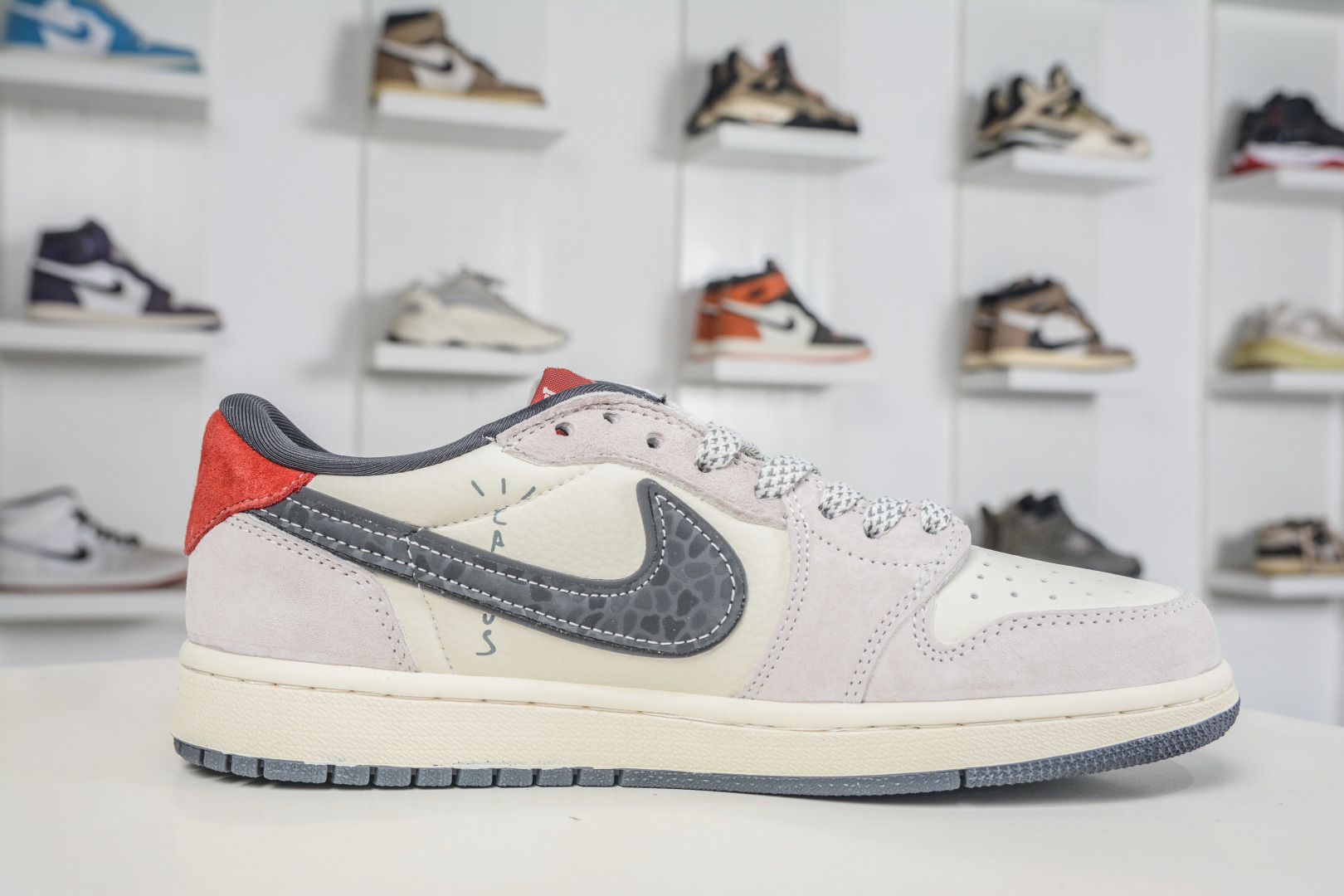TS x Air Jordan x Louis Vuitton AJ1 Low 倒钩低帮LV联名-灰白 XS2025 DF25 TS x Air Jordan x Louis Vuitton AJ1 Low 倒钩低帮LV联名-灰白 XS2025 DF25