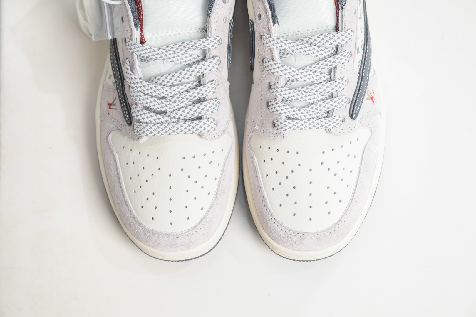 TS x Air Jordan x Louis Vuitton AJ1 Low 倒钩低帮LV联名-灰白 XS2025 DF25 TS x Air Jordan x Louis Vuitton AJ1 Low 倒钩低帮LV联名-灰白 XS2025 DF25