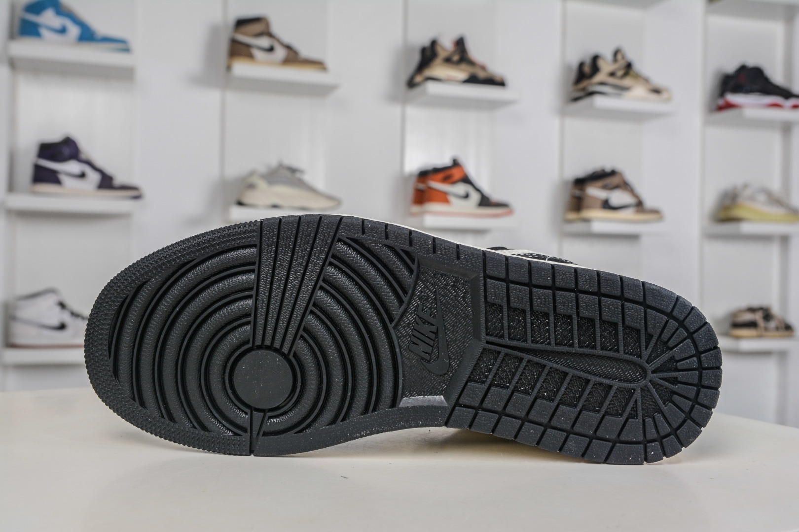 Air Jordan x Louis Vuitton AJ1 Low AJ1 低帮LV联名-黑白 KG6669-F58 Air Jordan x Louis Vuitton AJ1 Low AJ1 低帮LV联名-黑白 KG6669-F58