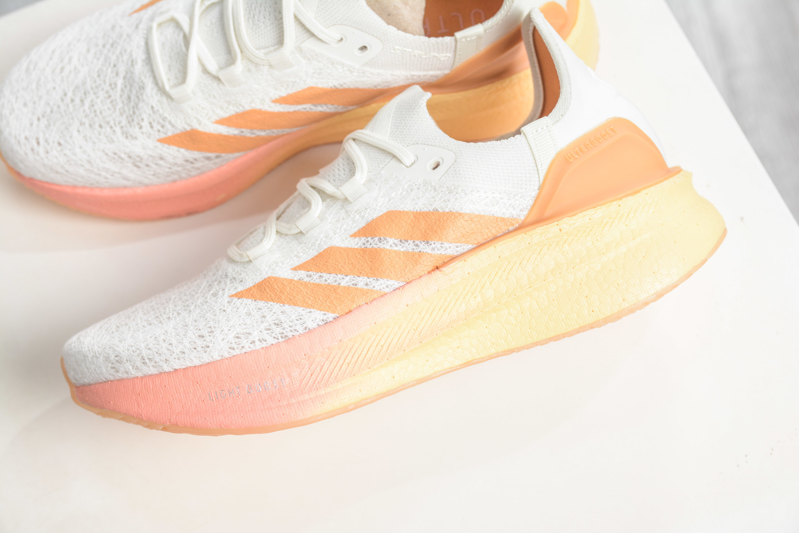 AD Ultraboost ub 5.0 Strung 爆米花舒适贴合跑步鞋 JH8188 AD Ultraboost ub 5.0 Strung 爆米花舒适贴合跑步鞋 JH8188
