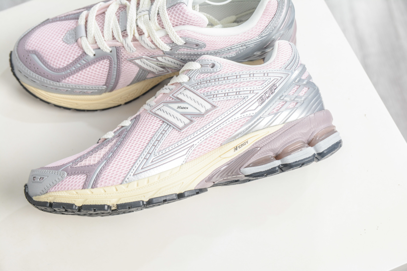 T版New Balance M1906系列 NB新百伦系列复古老爹风休闲运动慢跑鞋 U1906RNF T版New Balance M1906系列 NB新百伦系列复古老爹风休闲运动慢跑鞋 U1906RNF