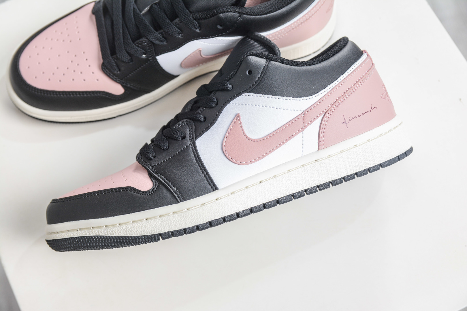 Air Jordan 1 Low 黑粉脚趾 AJ1 低帮休闲板鞋 553560-081