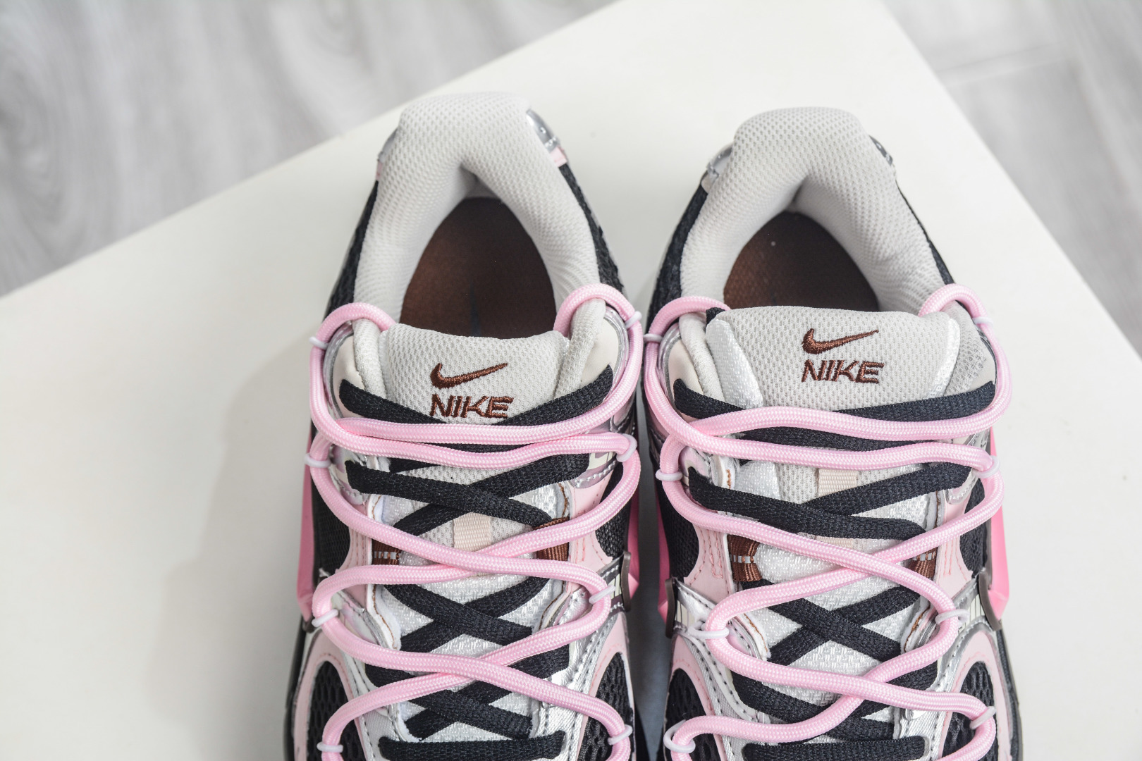 300 NK V5 RNR 舒适百搭防滑耐磨低帮跑步鞋 HJ5228-100-Chinese UA Cheap High Quatity Brand Clothes Bags handbags Sneakers wholesale wholesaler seller from China Factory suppliers Fashion Clothing Shoes best Quality Beautiful Price 300 NK V5 RNR 舒适百搭防滑耐磨低帮跑步鞋 HJ5228-100