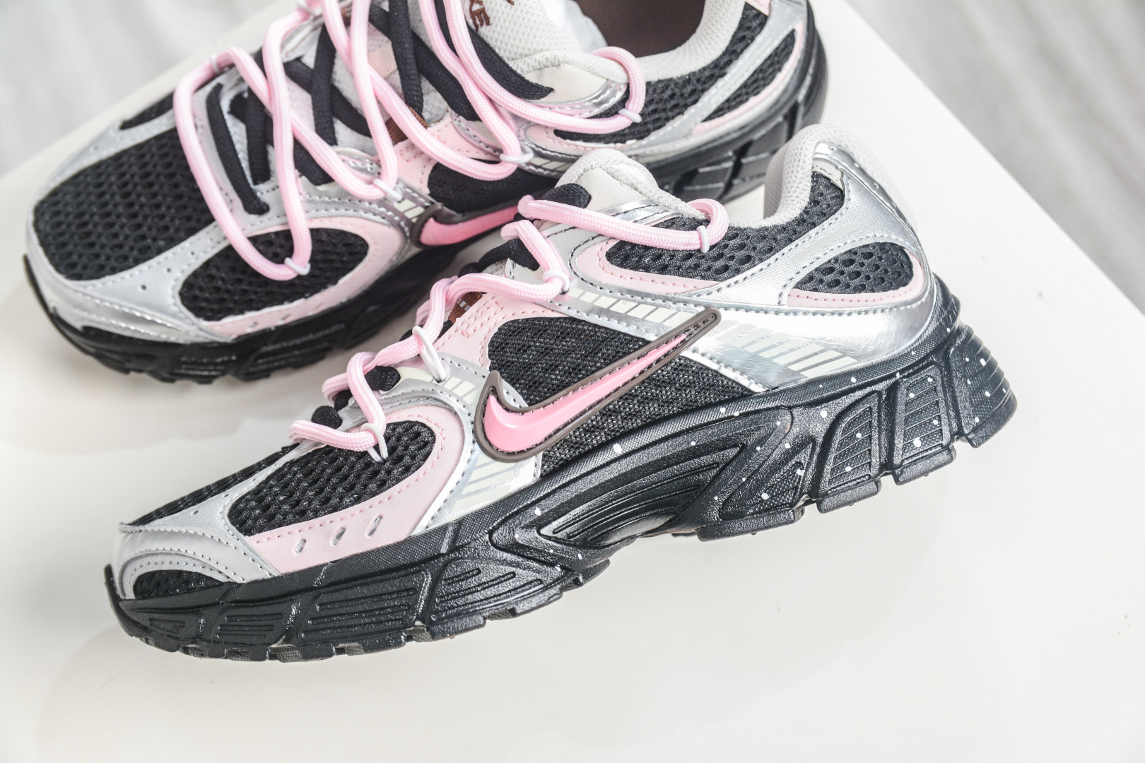 300 NK V5 RNR 舒适百搭防滑耐磨低帮跑步鞋 HJ5228-100-Chinese UA Cheap High Quatity Brand Clothes Bags handbags Sneakers wholesale wholesaler seller from China Factory suppliers Fashion Clothing Shoes best Quality Beautiful Price 300 NK V5 RNR 舒适百搭防滑耐磨低帮跑步鞋 HJ5228-100
