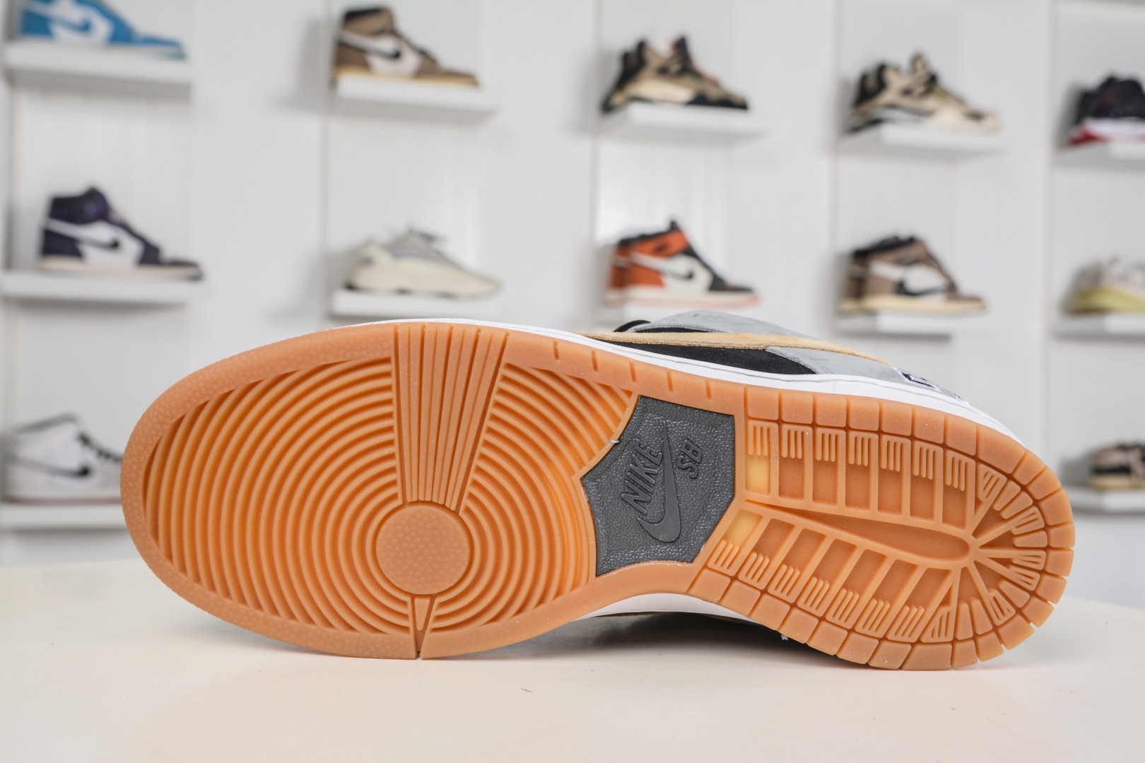 NIKE SB Dunk Low Pro 灰黑黄 BQ6817-204 NIKE SB Dunk Low Pro 灰黑黄 BQ6817-204