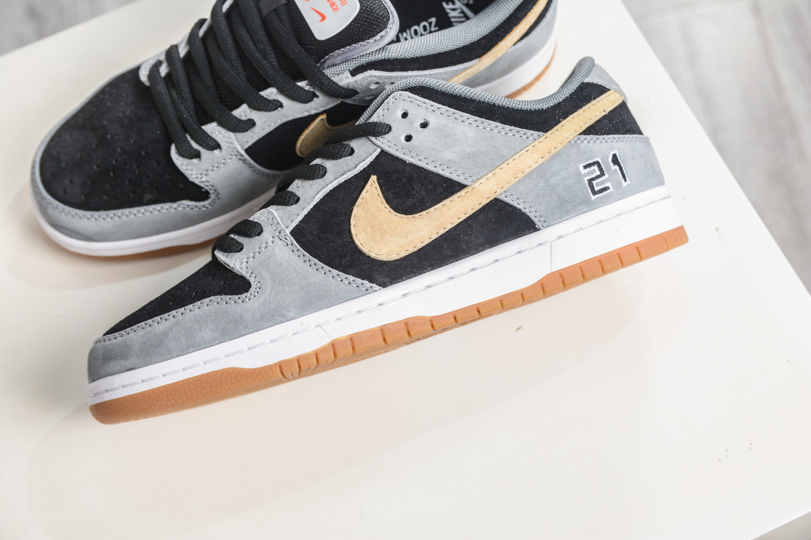 NIKE SB Dunk Low Pro 灰黑黄 BQ6817-204 NIKE SB Dunk Low Pro 灰黑黄 BQ6817-204