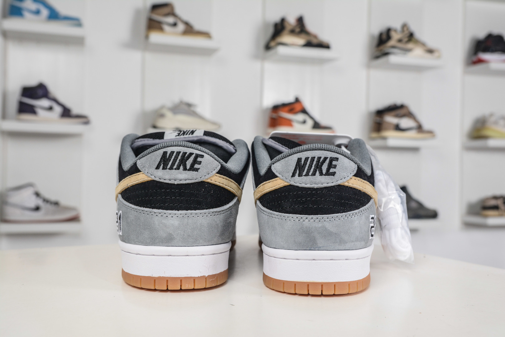 NIKE SB Dunk Low Pro 灰黑黄 BQ6817-204 NIKE SB Dunk Low Pro 灰黑黄 BQ6817-204