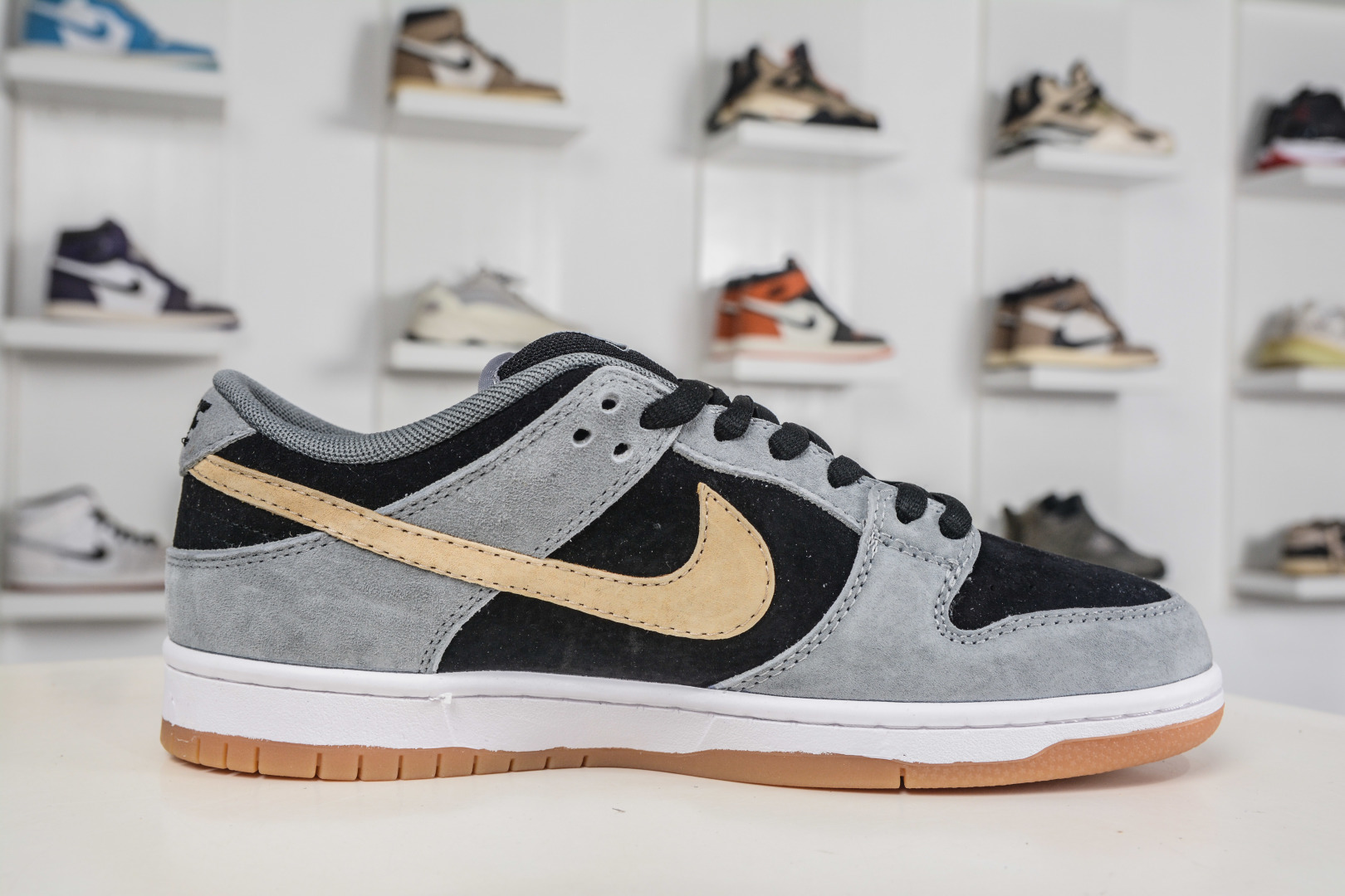 NIKE SB Dunk Low Pro 灰黑黄 BQ6817-204 NIKE SB Dunk Low Pro 灰黑黄 BQ6817-204