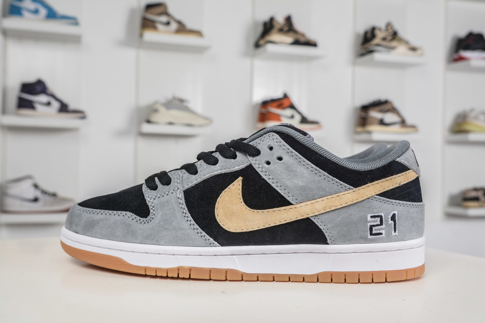 NIKE SB Dunk Low Pro 灰黑黄 BQ6817-204 NIKE SB Dunk Low Pro 灰黑黄 BQ6817-204